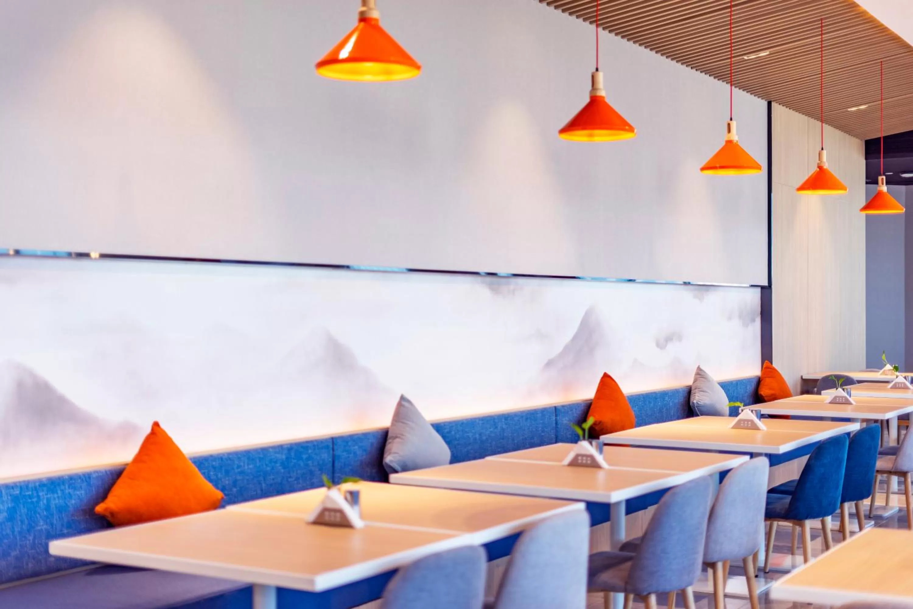 Restaurant/places to eat in Holiday Inn Express Hangzhou Westlake East by IHG