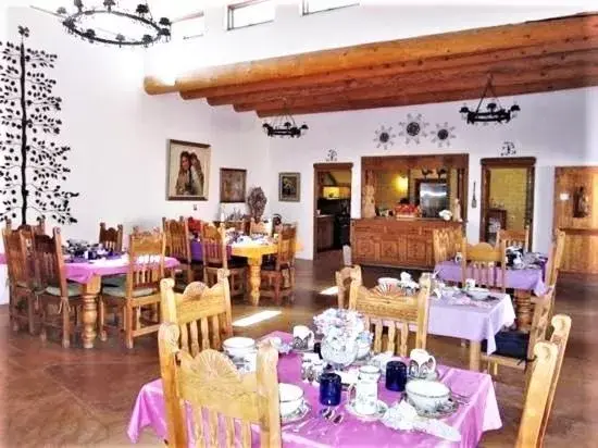 Restaurant/Places to Eat in Casa Benavides Inn