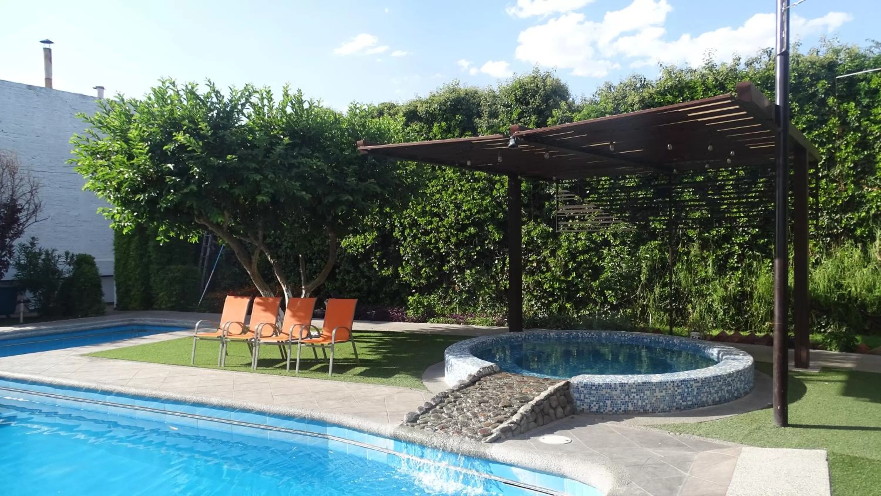 Swimming pool in Hotel Medrano Temáticas and Business Rooms Aguascalientes