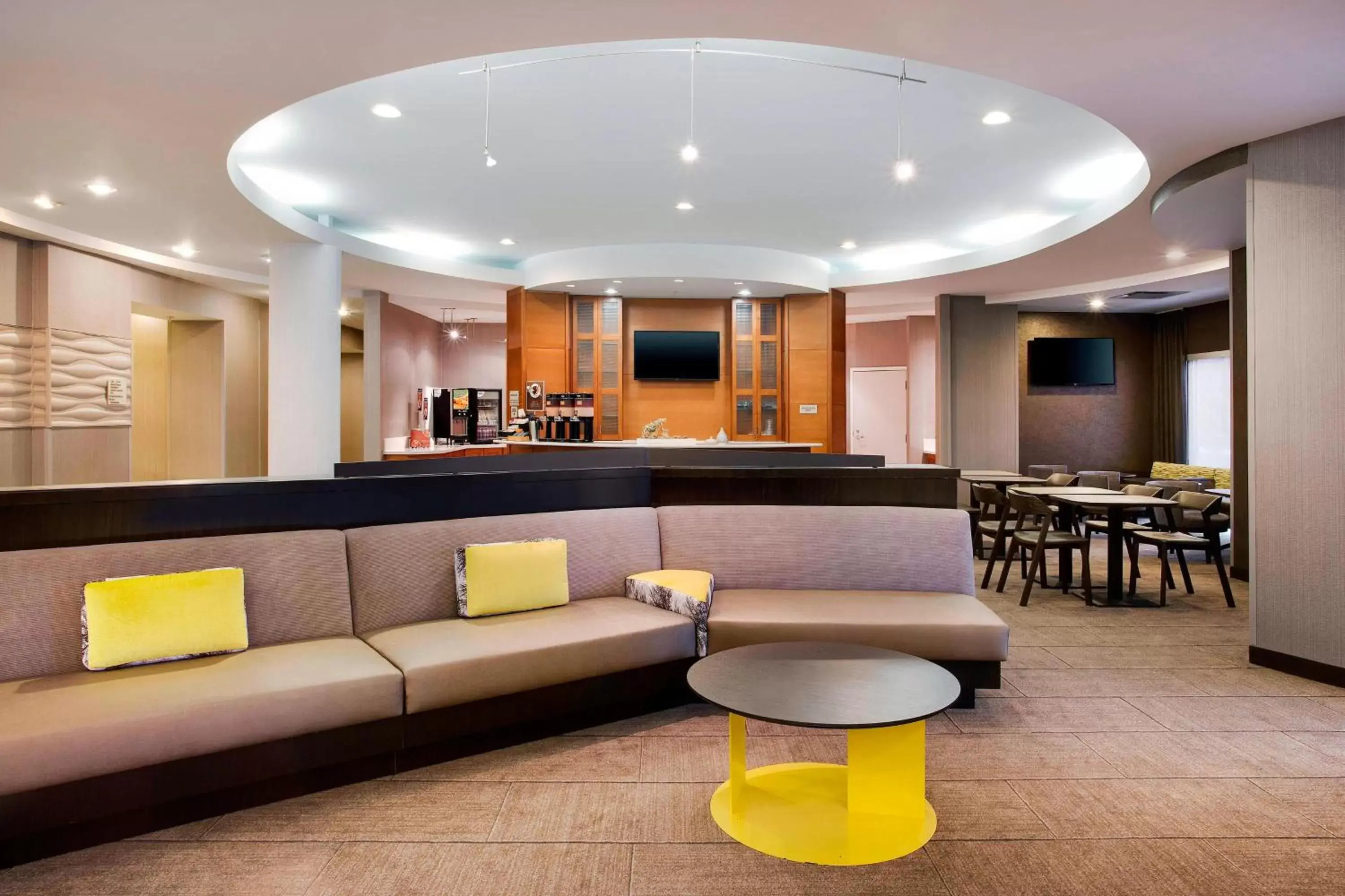 Lobby or reception, Lounge/Bar in SpringHill Suites Hartford Airport/Windsor Locks