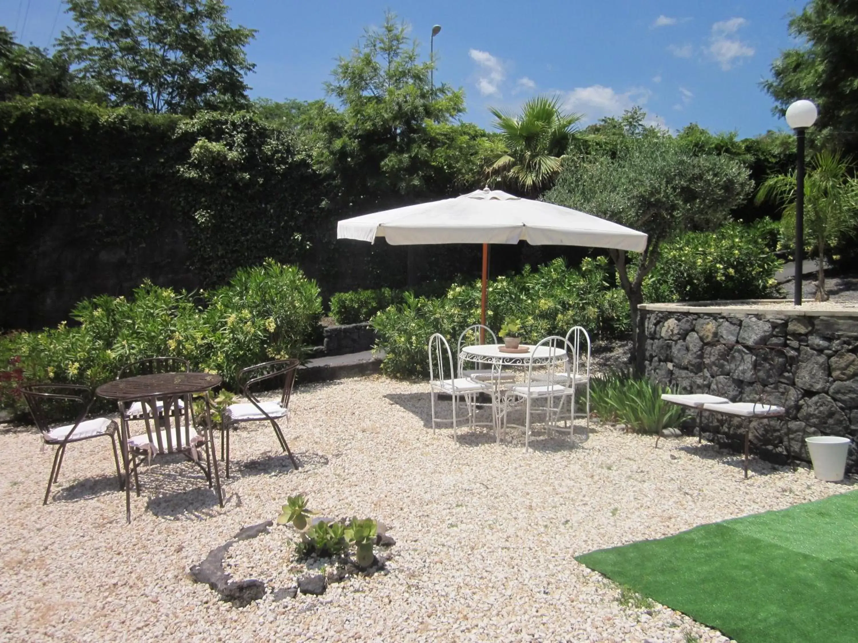 Day in B&B BOUTIQUE DI CHARME "ETNA-RELAX-NATURA"