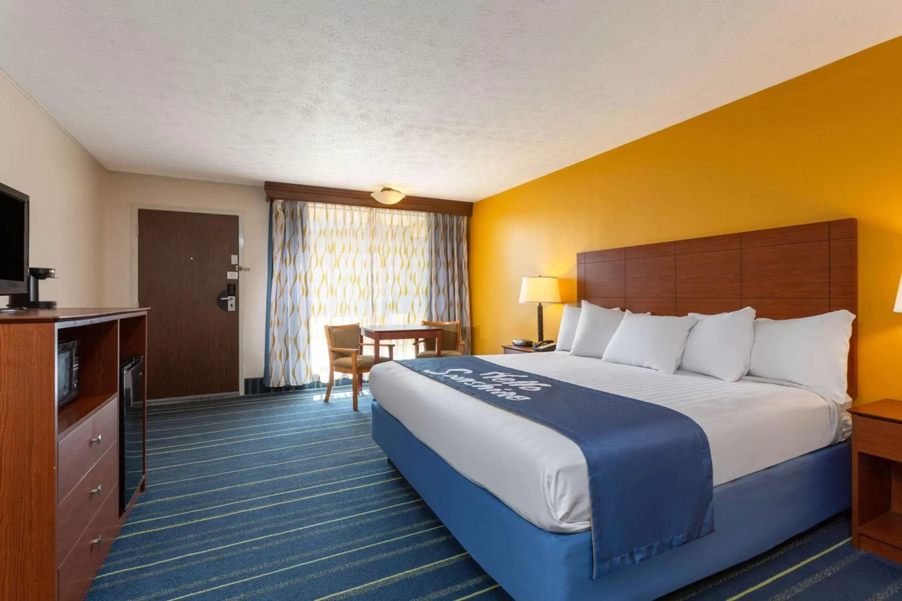 Photo of the whole room, Bed in Days Inn by Wyndham Breezewood