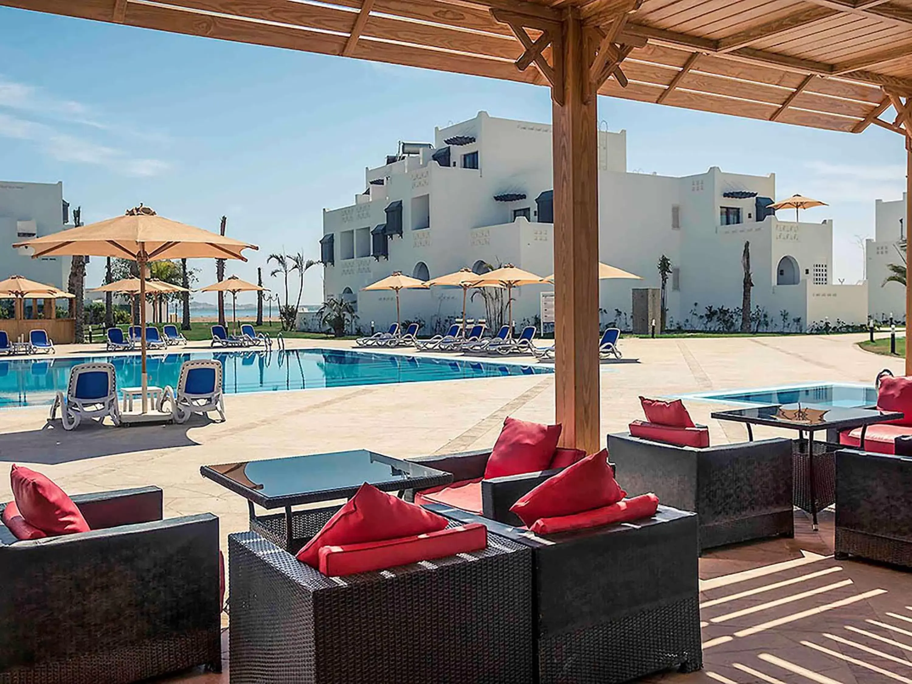 Lounge or bar, Swimming Pool in Mercure Hurghada Hotel