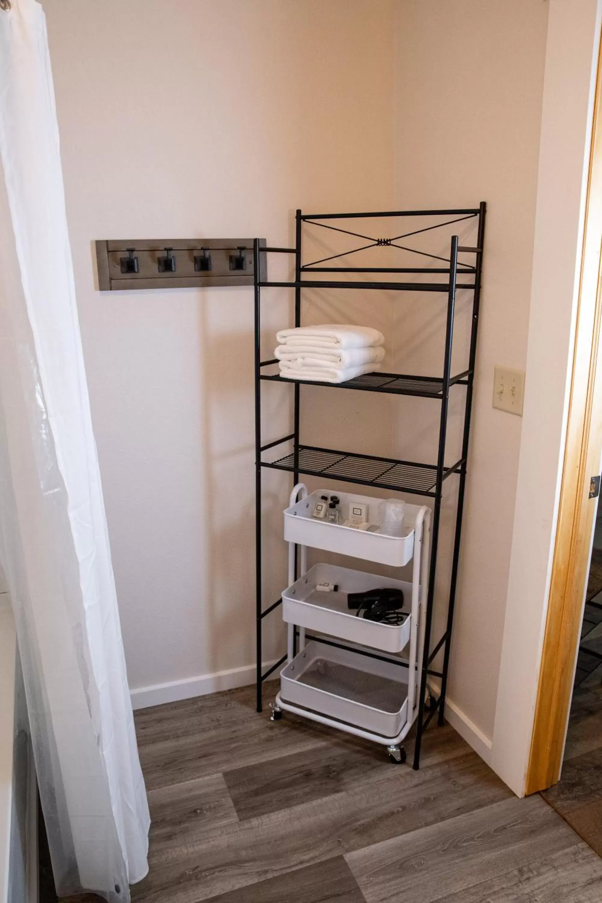 Bathroom in East Side Motel & Cabins