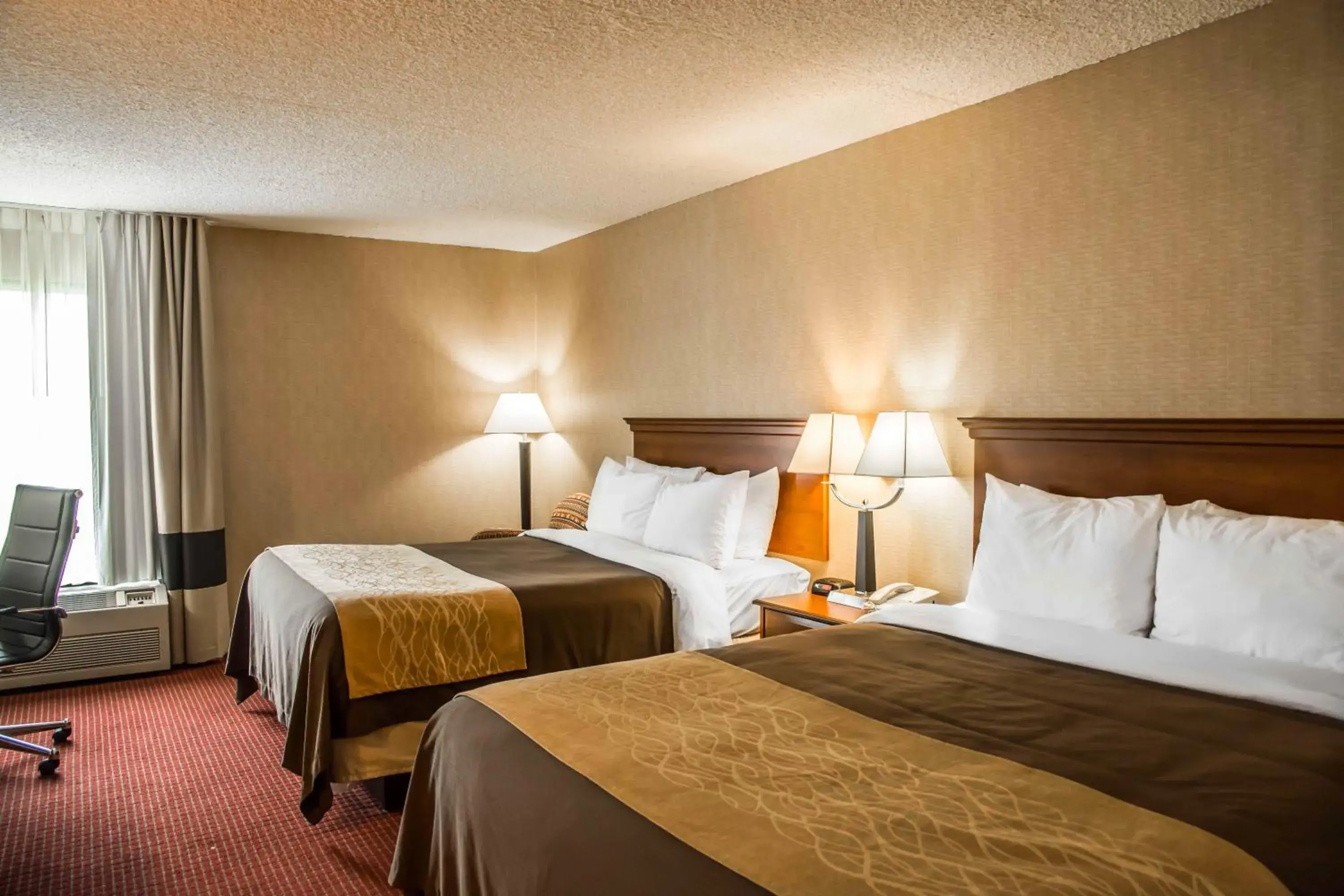 Queen Room with Two Queen Beds - Non-Smoking in Quality Inn Springboro West