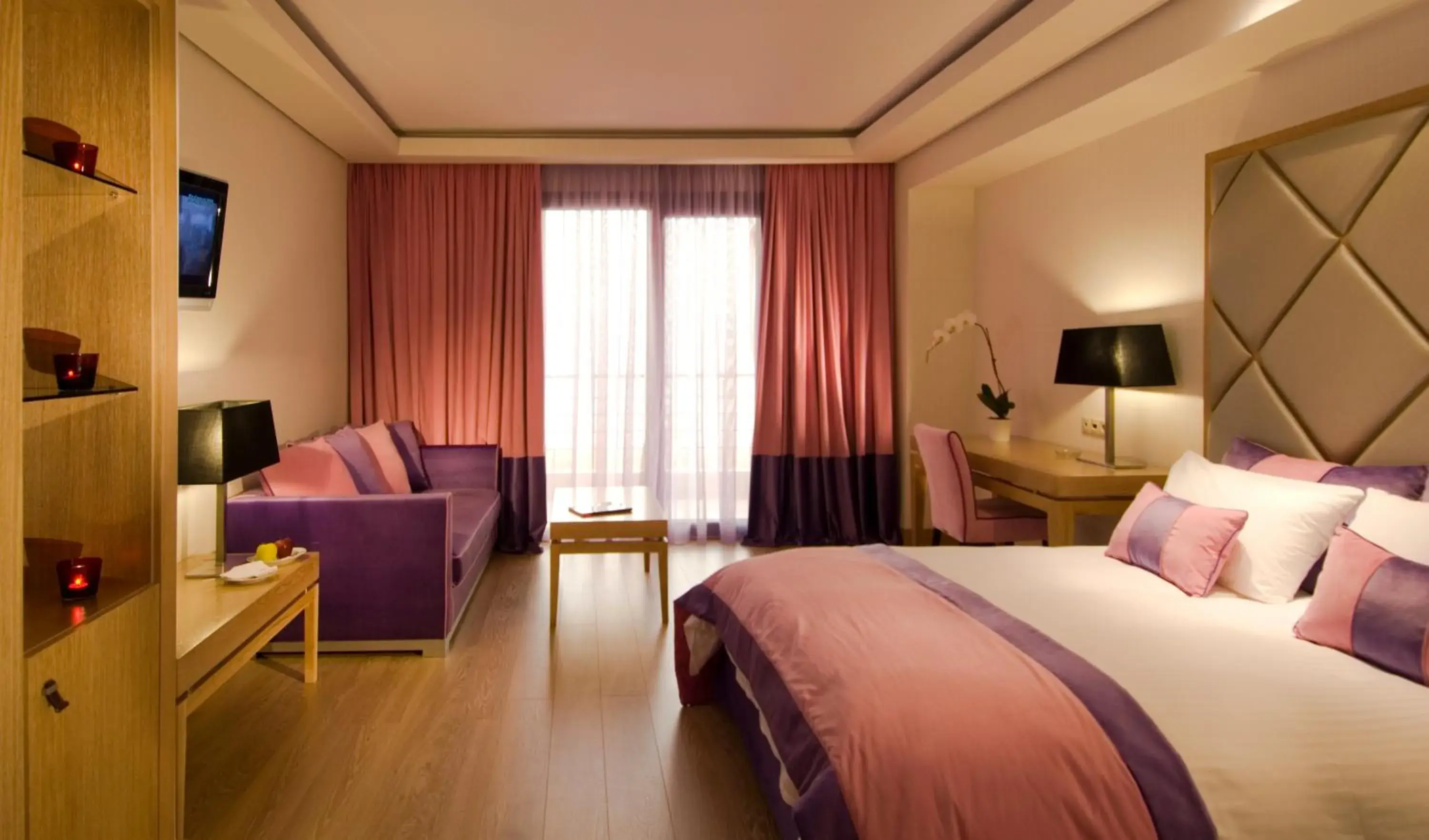Bed, TV/Entertainment Center in Limneon Resort & Spa
