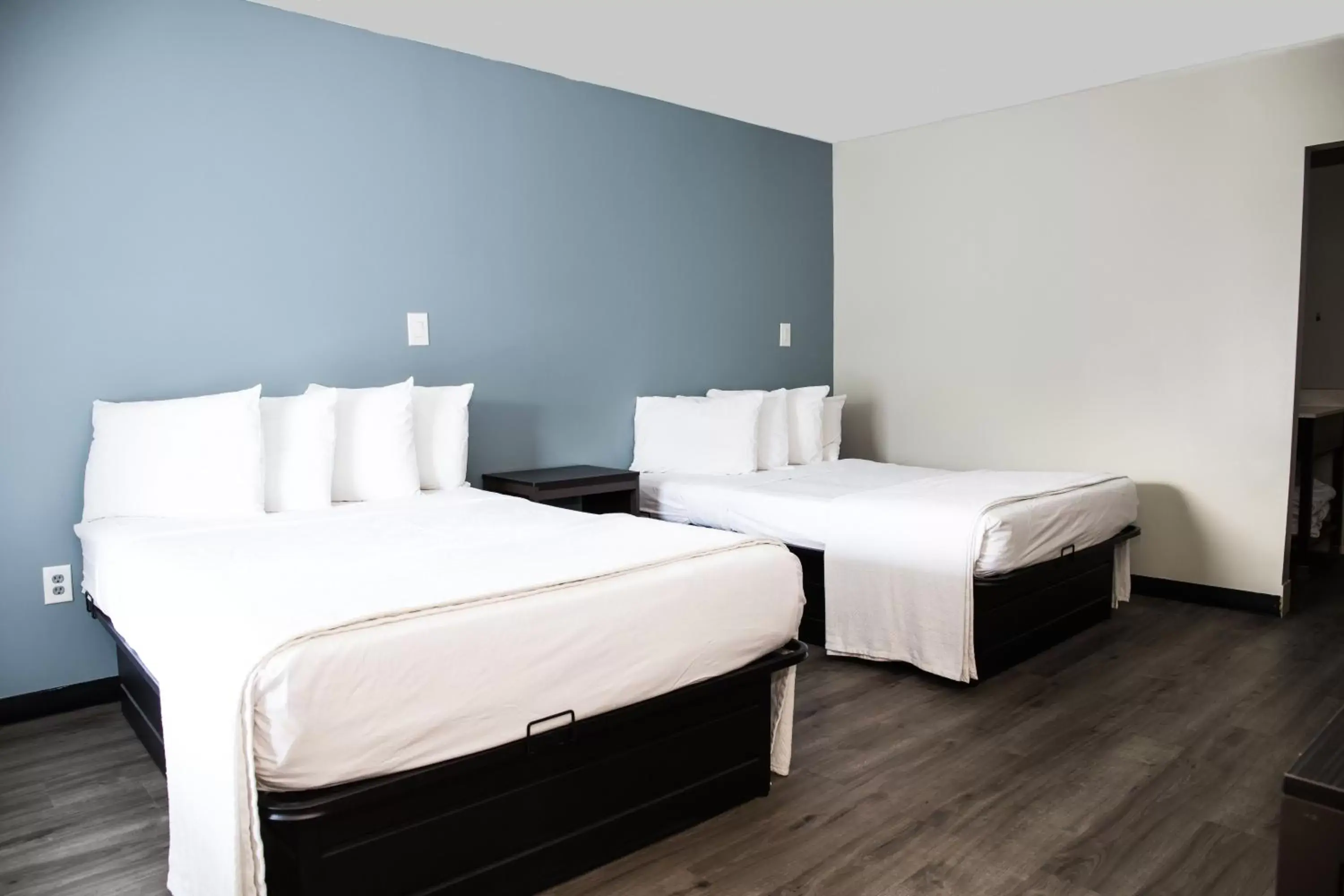 Bed in Crystal Inn Eatontown Bed in Crystal Inn Eatontown