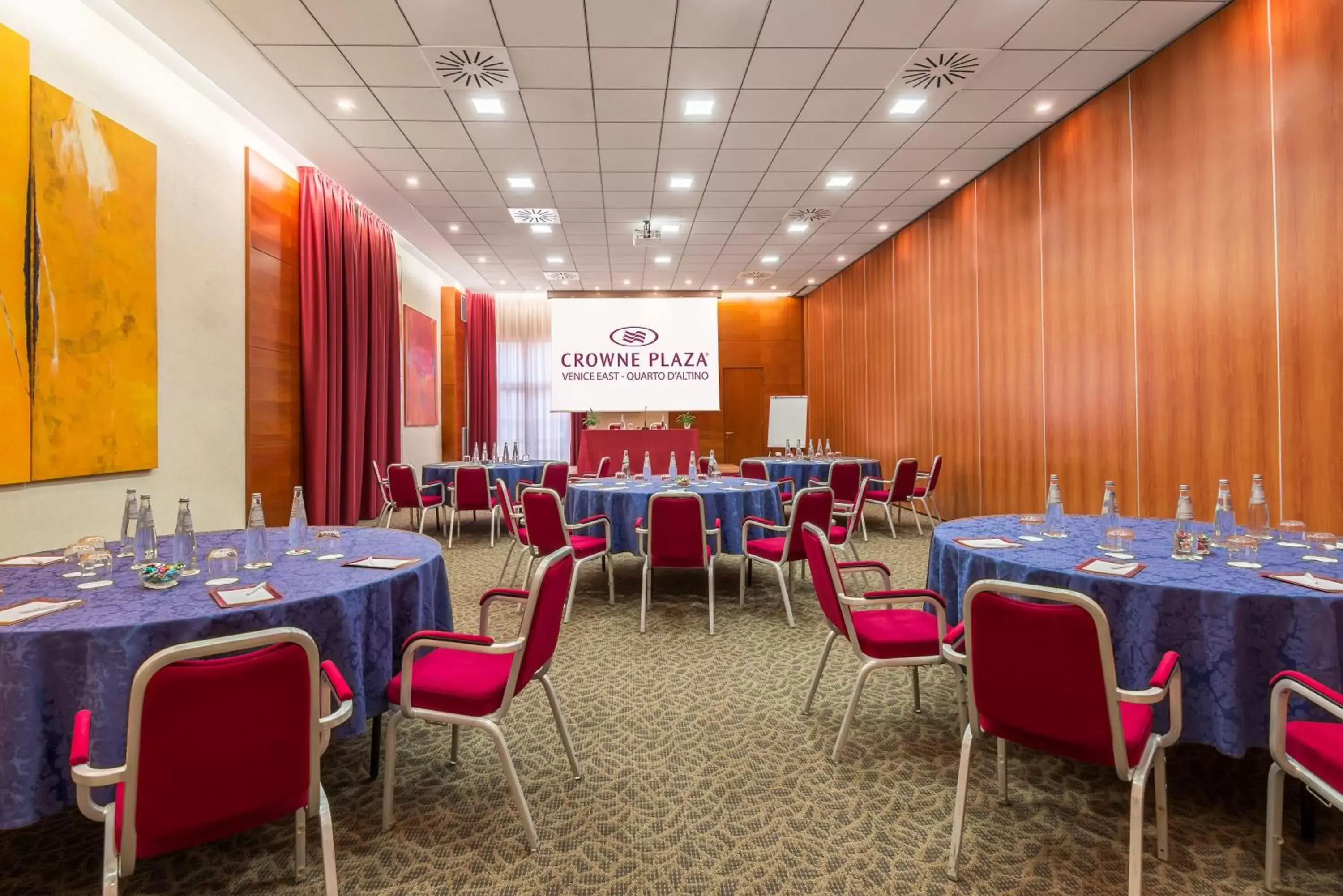 Meeting/conference room in Crowne Plaza Venice East, an IHG Hotel