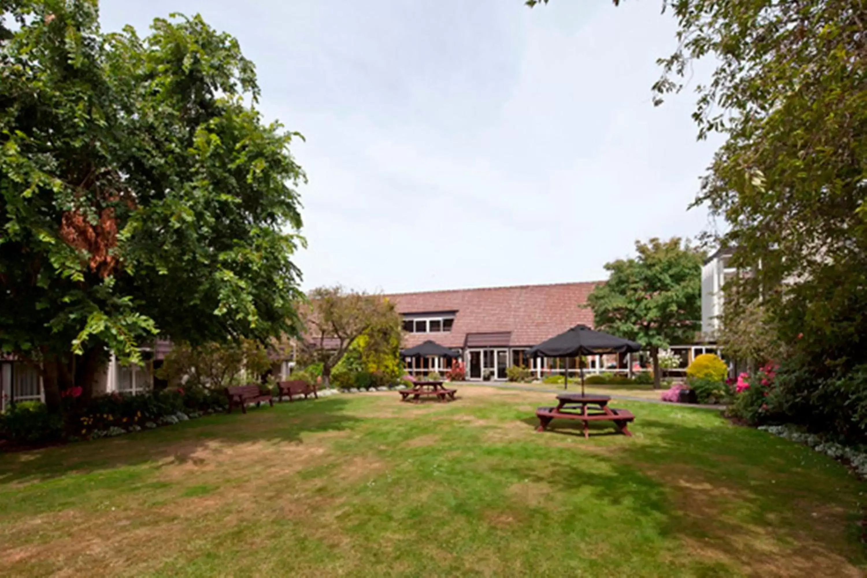 Garden, Property Building in Dunedin Leisure Lodge - Distinction