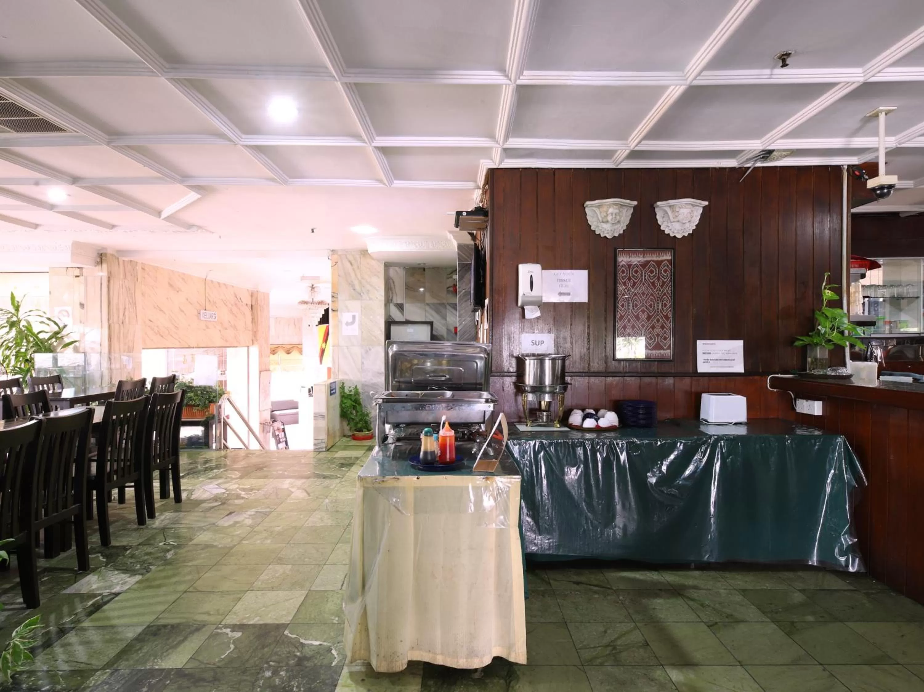 Restaurant/Places to Eat in Grand Supreme Hotel