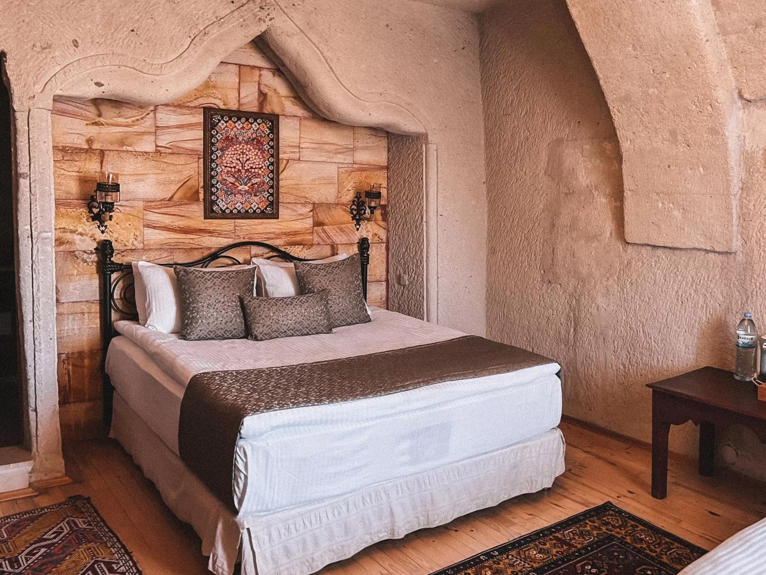 View (from property/room), Bed in Local Cave House