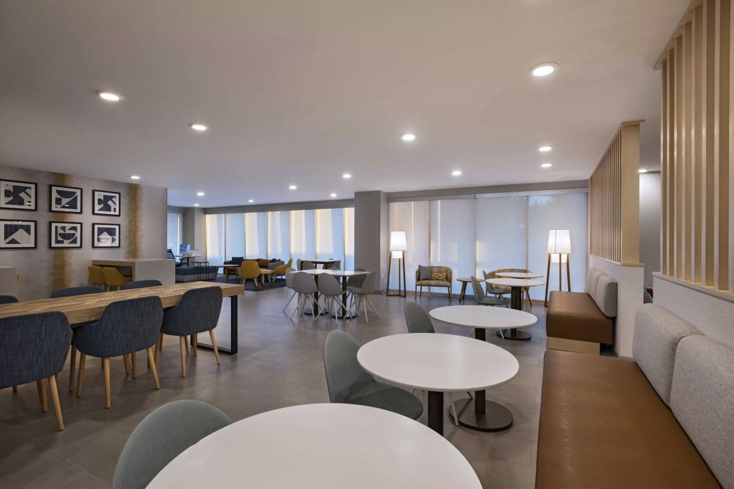 Breakfast in TownePlace Suites by Marriott Brentwood