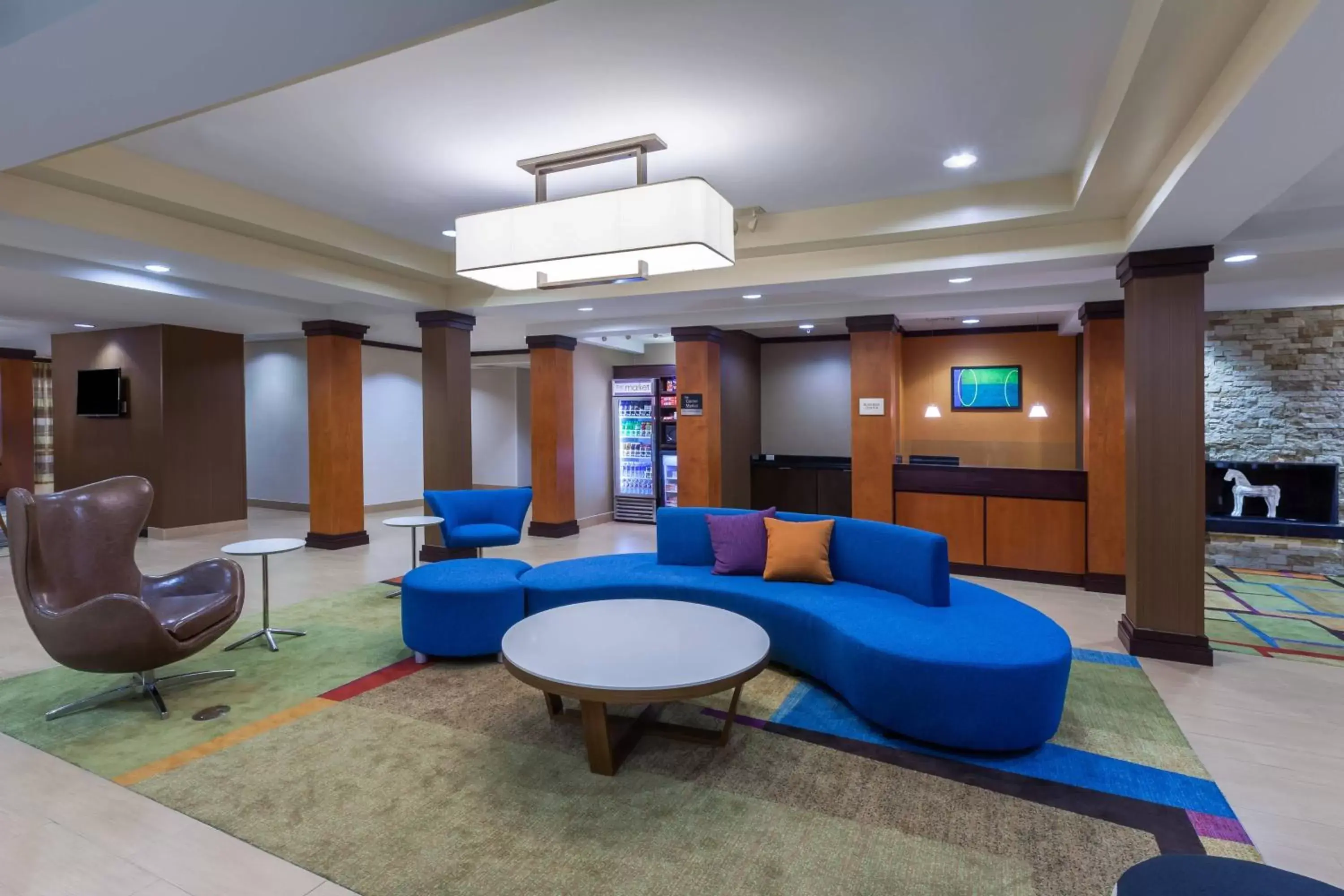 Lobby or reception in Fairfield Inn & Suites by Marriott Rogers