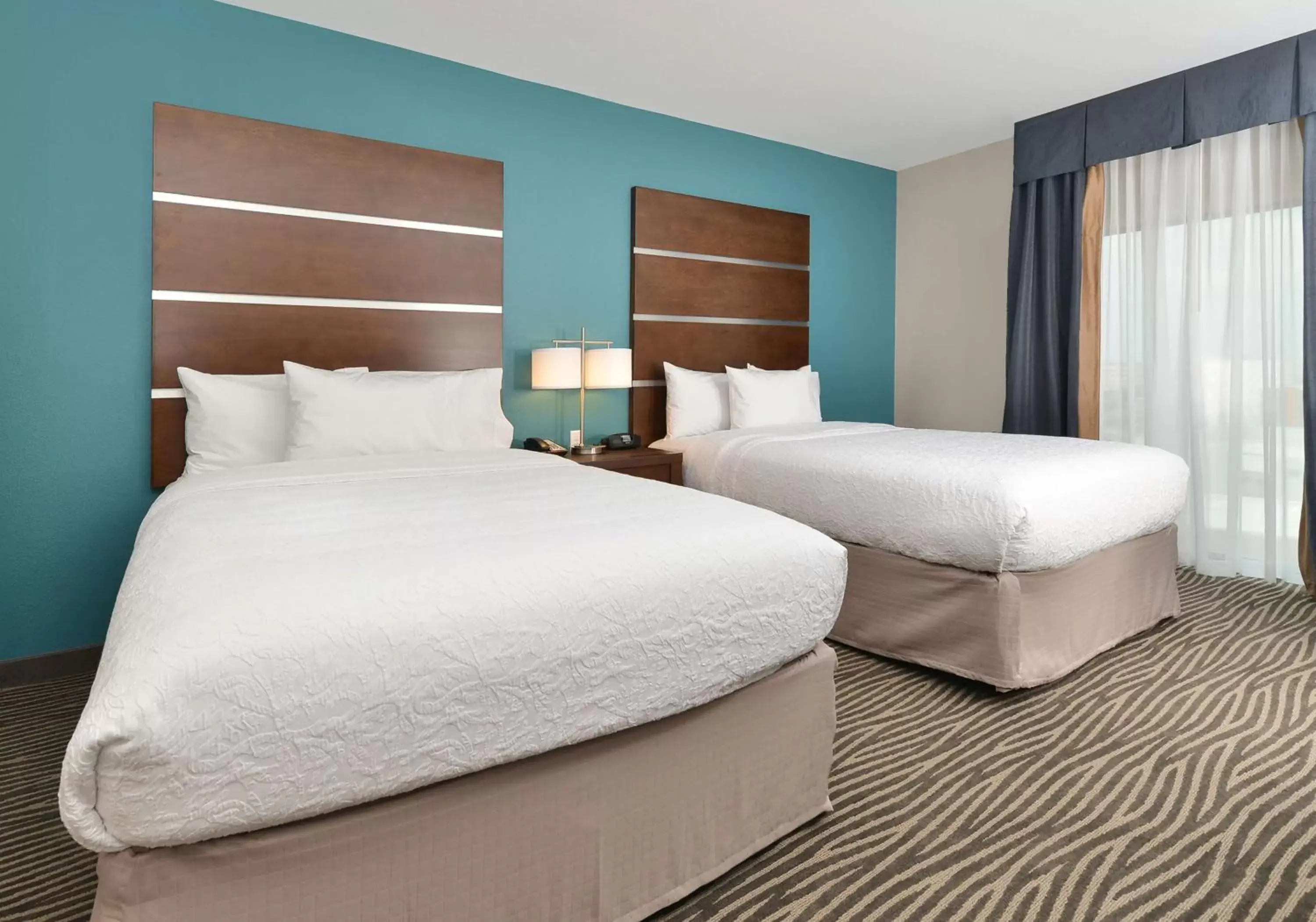 Bed in Hampton Inn & Suites Des Moines Downtown Bed in Hampton Inn & Suites Des Moines Downtown