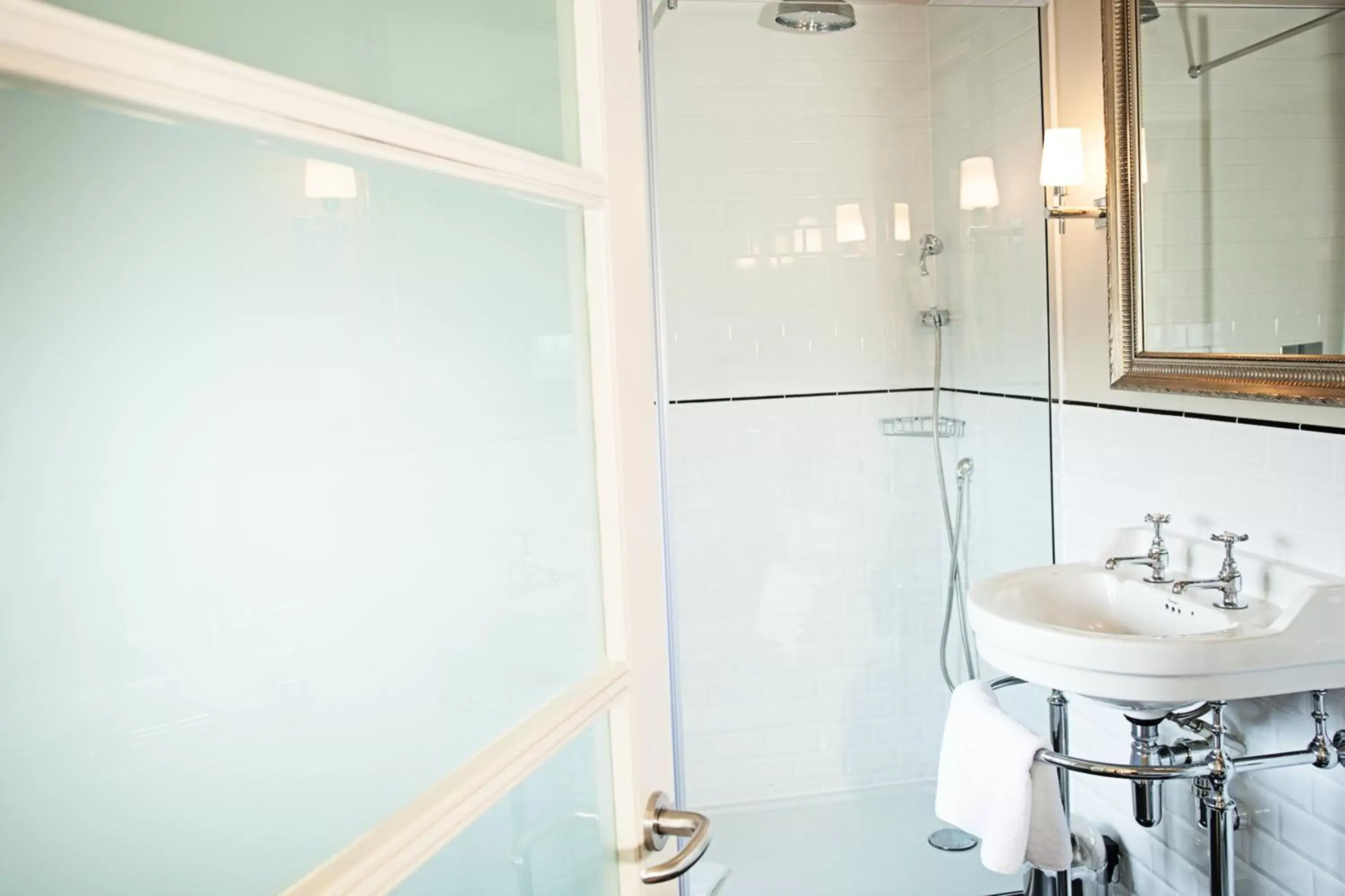 Bathroom in The White Swan Hotel