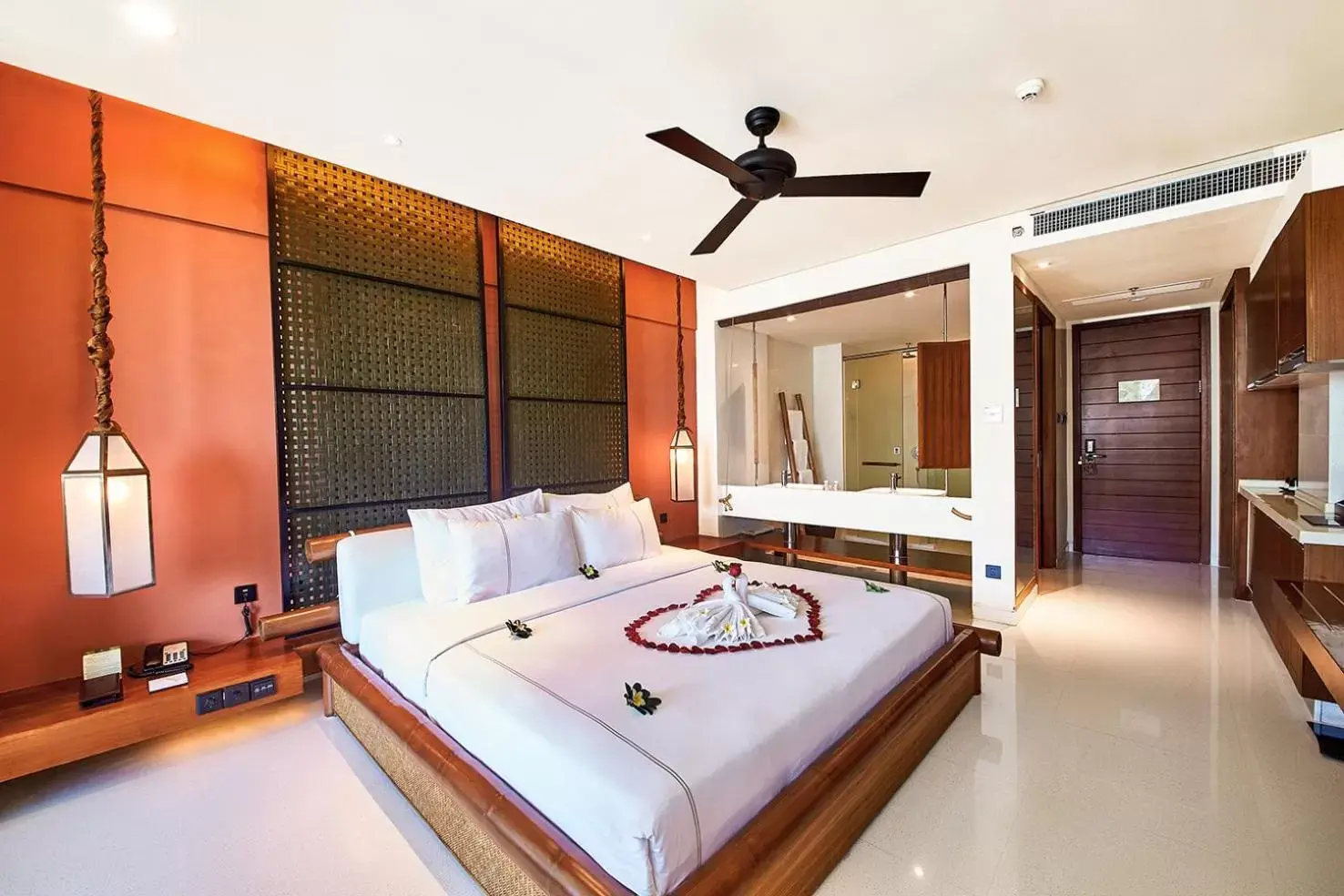 Bed in Ocean Sonic Resort Sanya