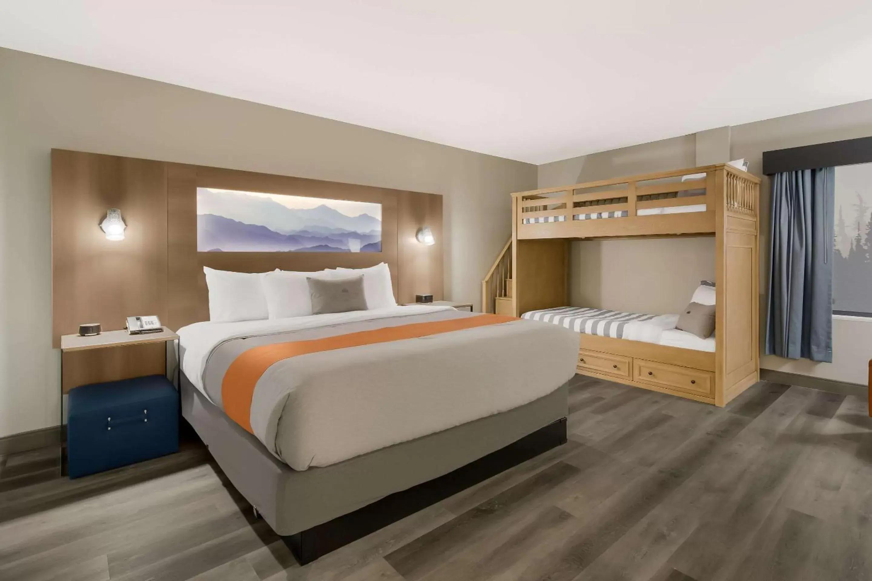 Bedroom, Bed in Graystone Lodge, Ascend Hotel Collection