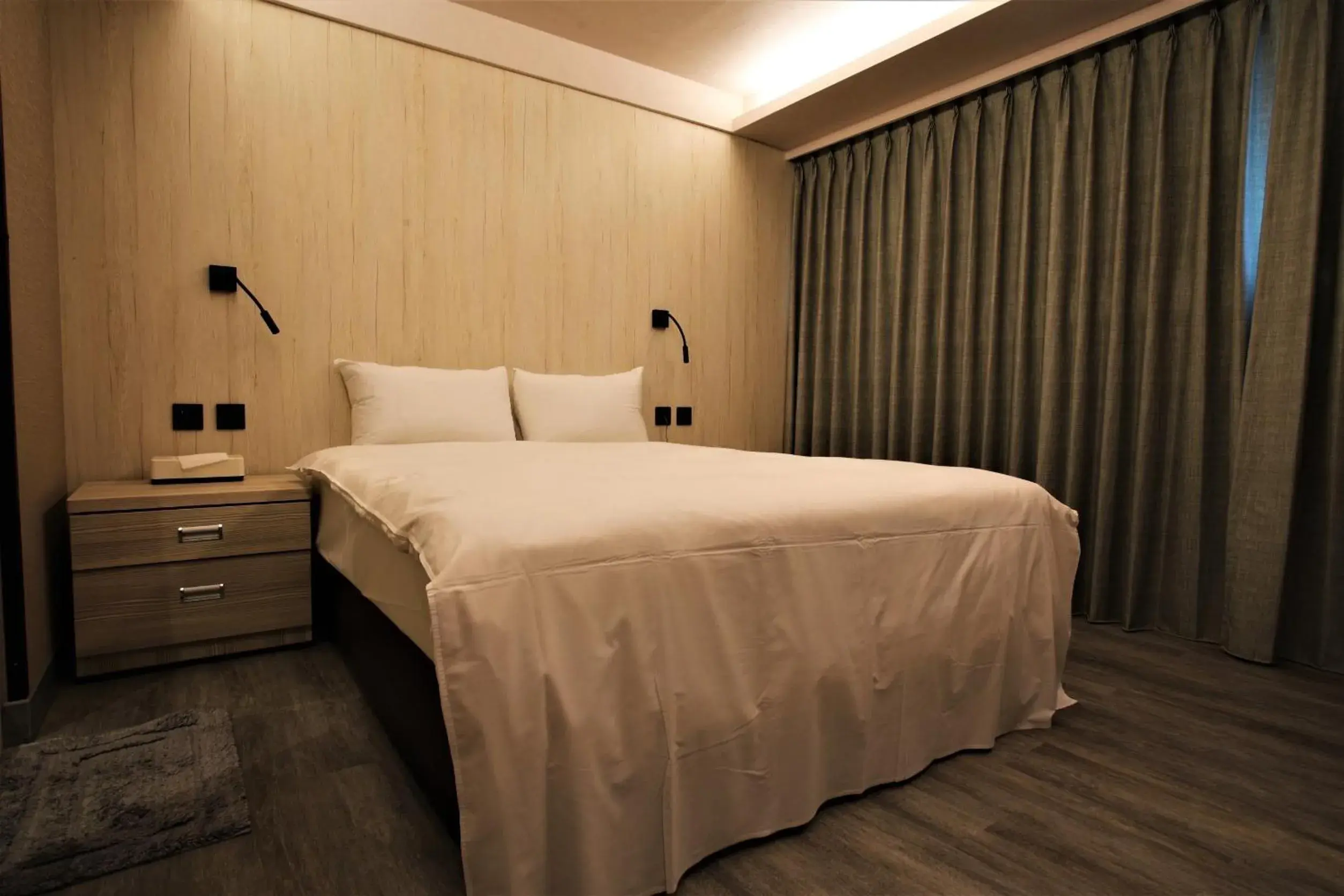 Bed in Goldenhome Hotel