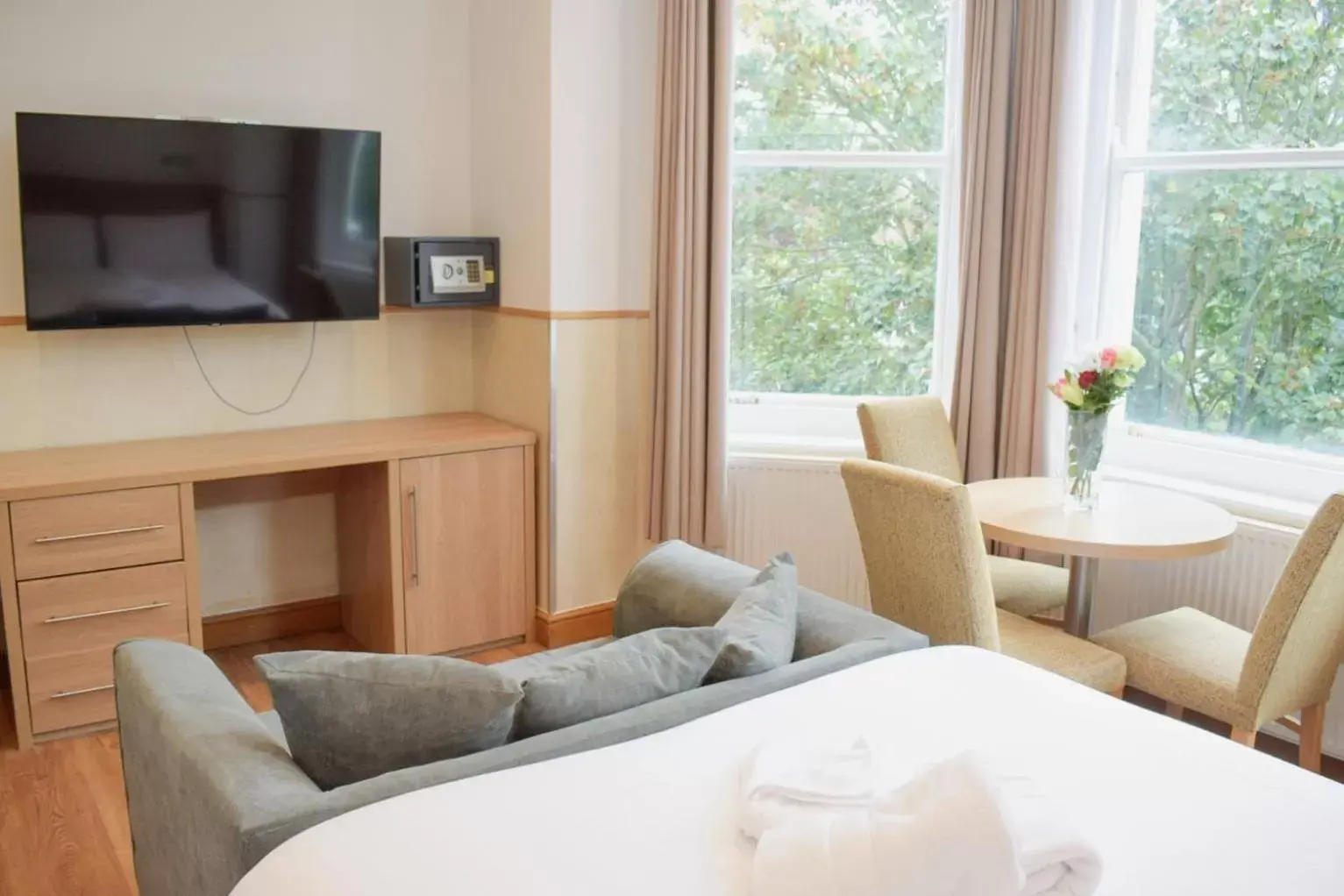 TV and multimedia, Bed in Osborne Aparthotel