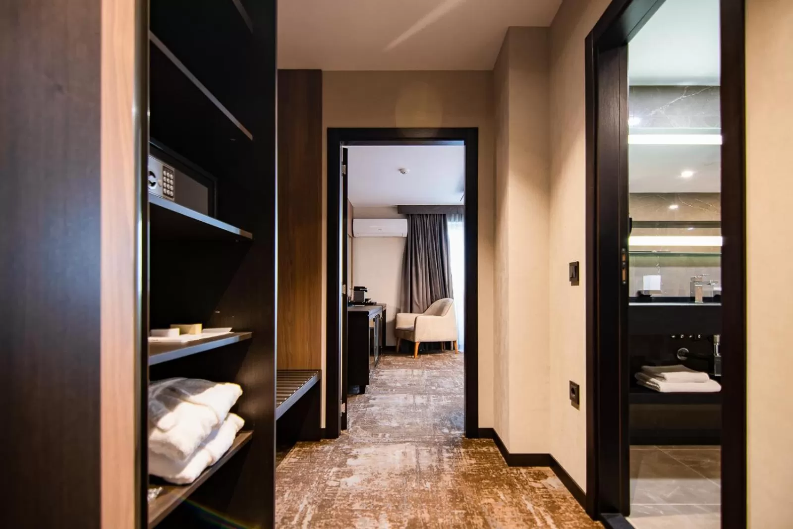 Area and facilities, Bed in Hotel Cherno More