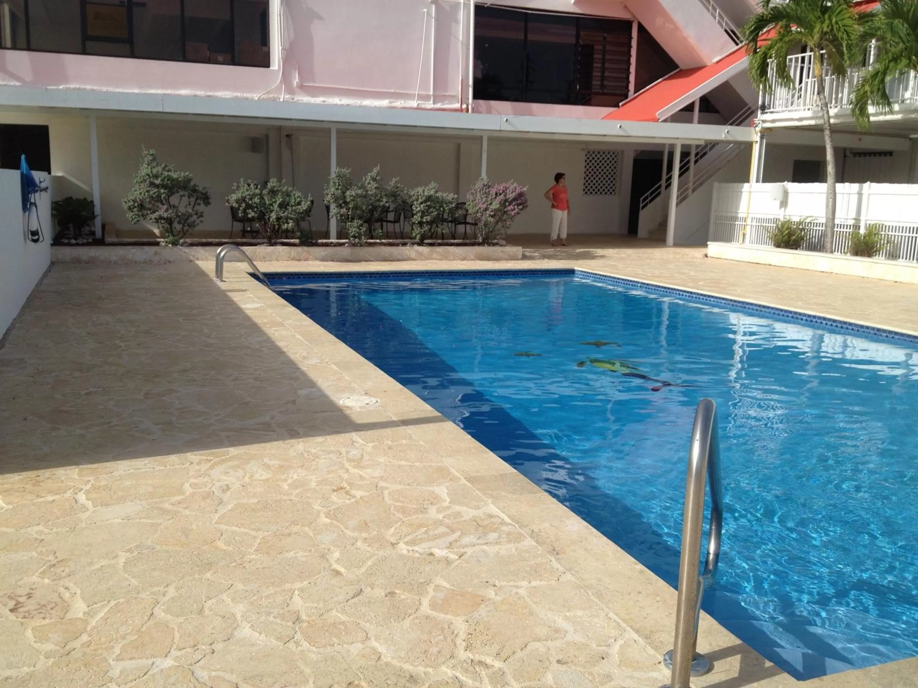 Swimming pool in Arecibo Inn