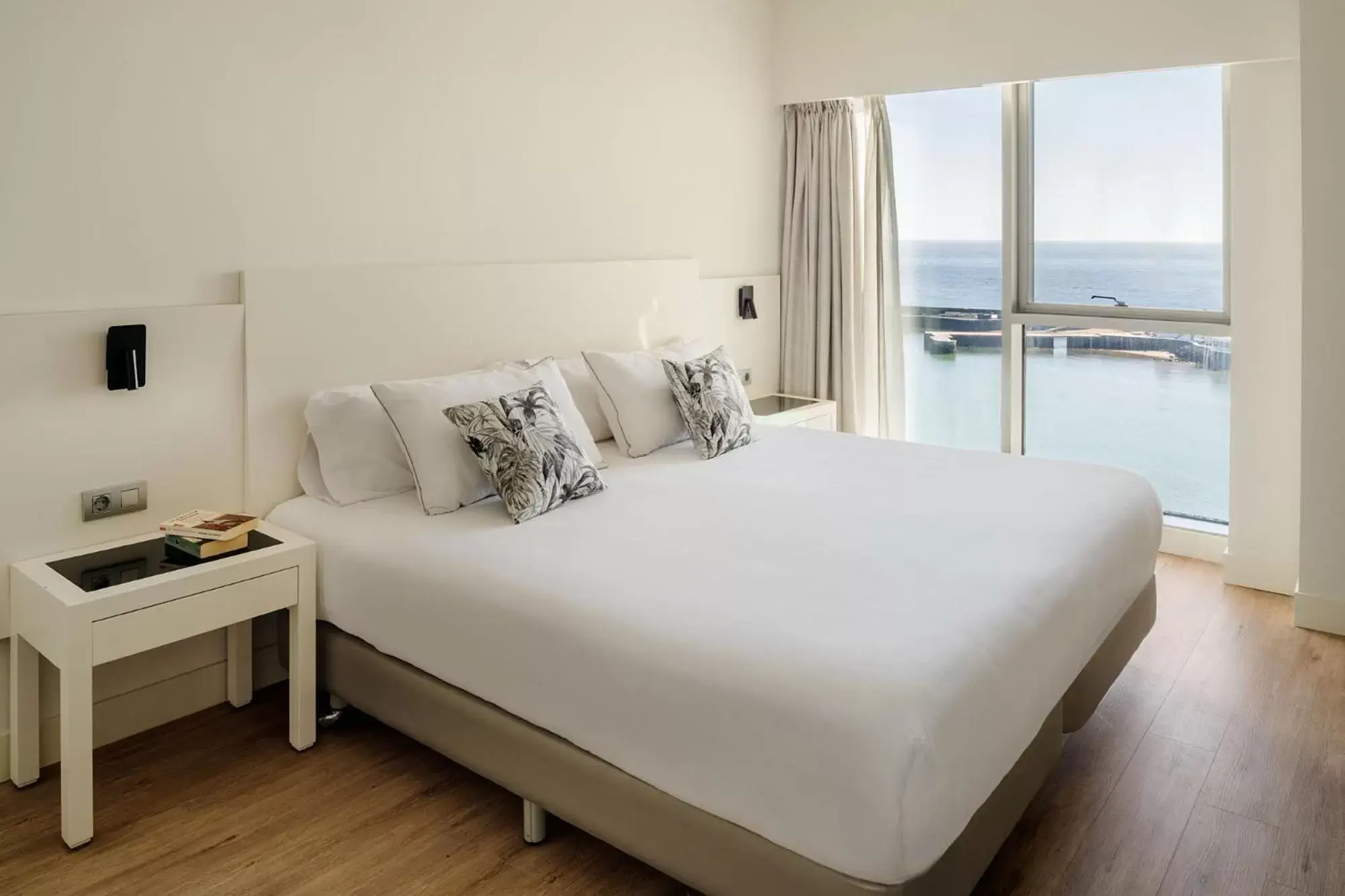 Bedroom, Bed in Arrecife Gran Hotel & Spa