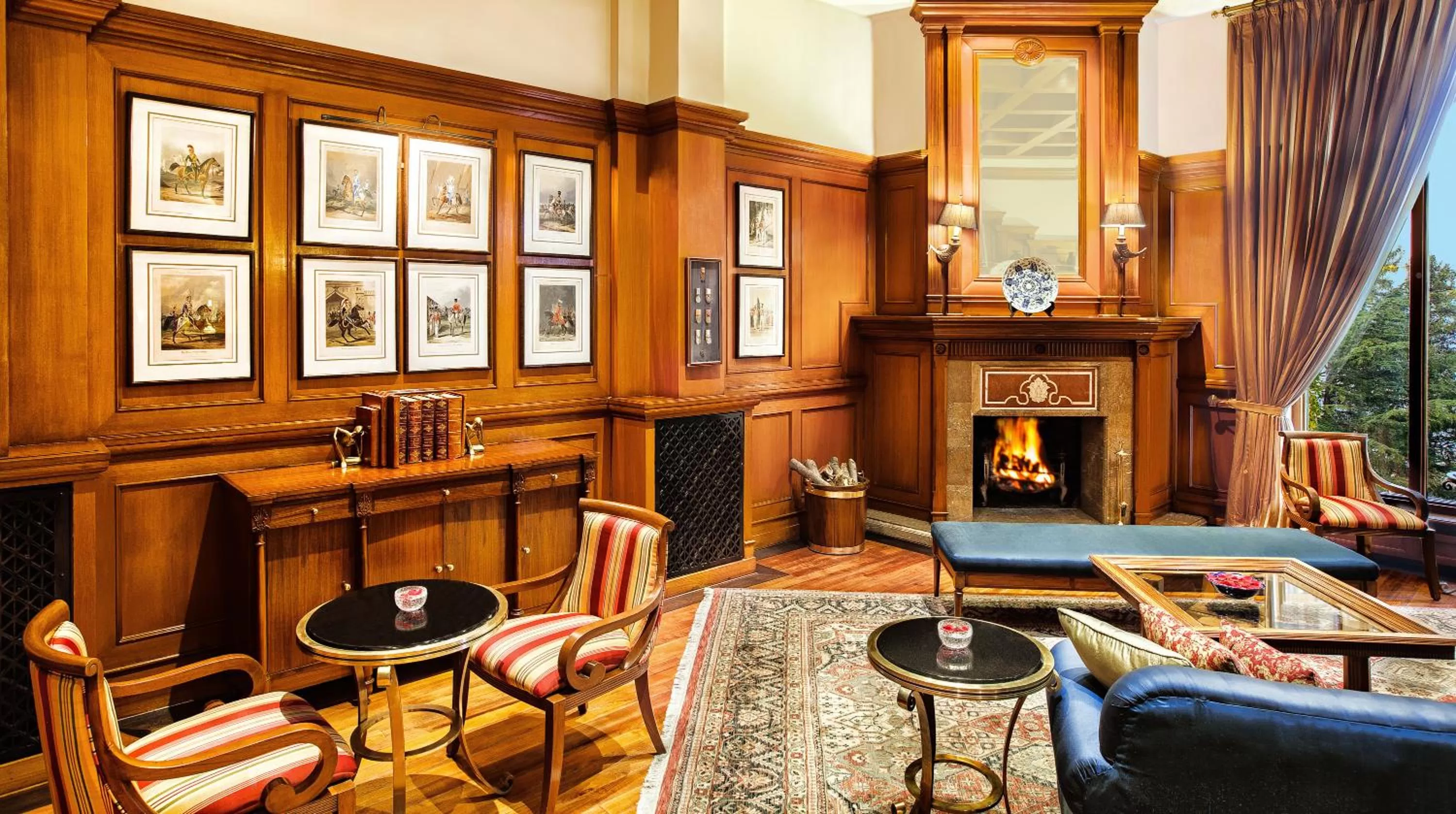 Lounge or bar in Wildflower Hall, An Oberoi Resort, Shimla