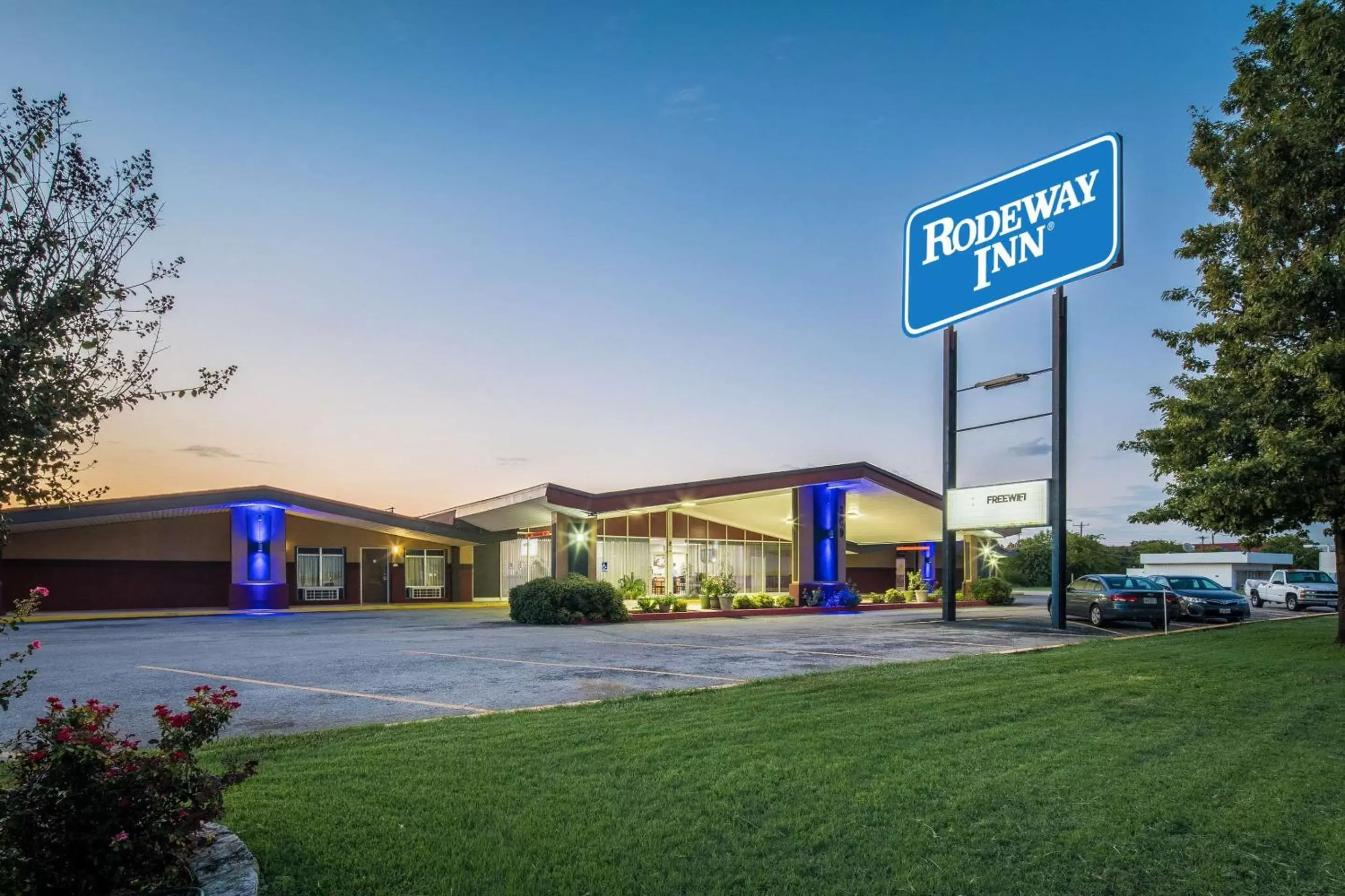 Property building in Rodeway Inn Property building in Rodeway Inn