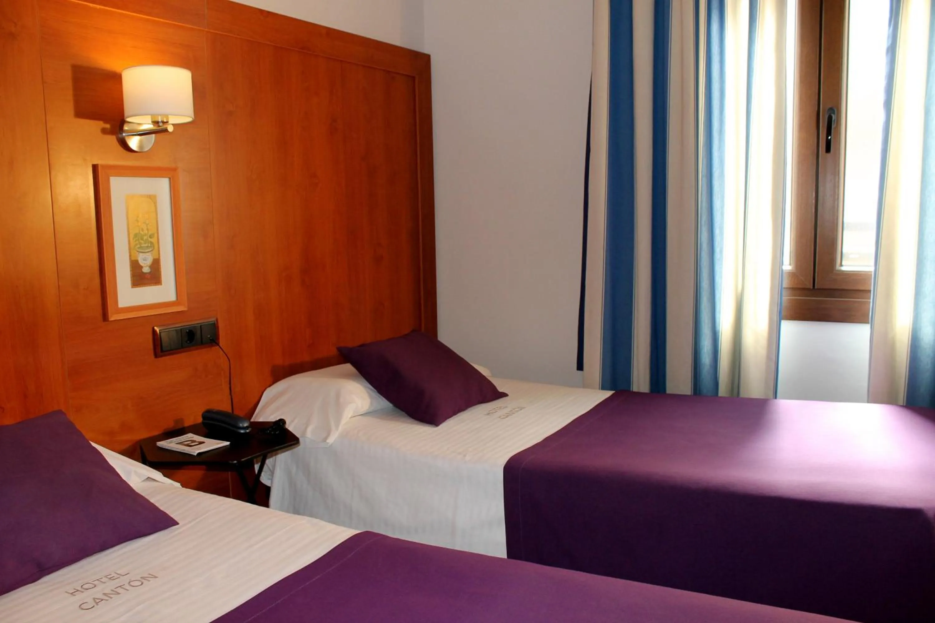 Bed in Hotel Cantón