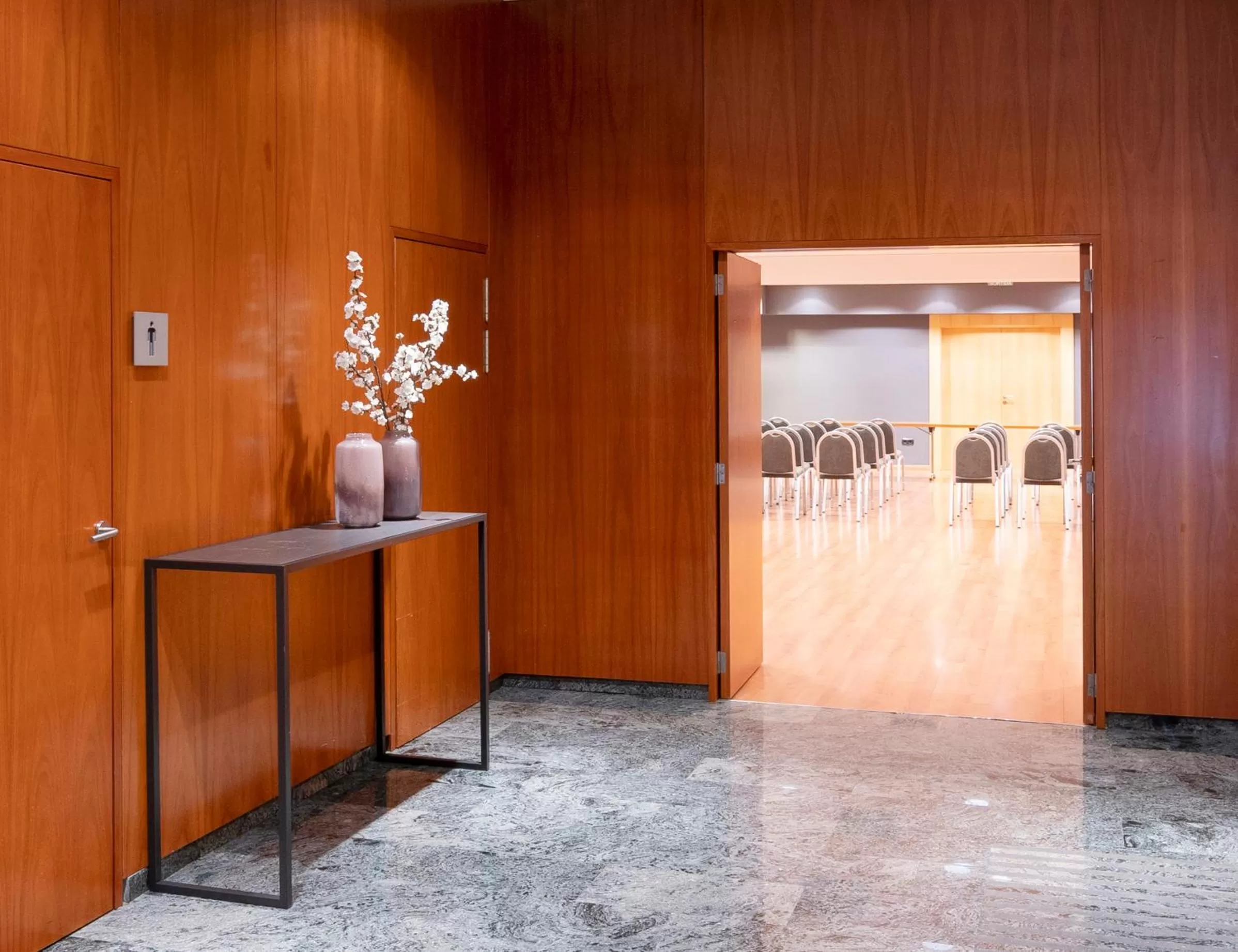 Lobby or reception in Berenguer IV