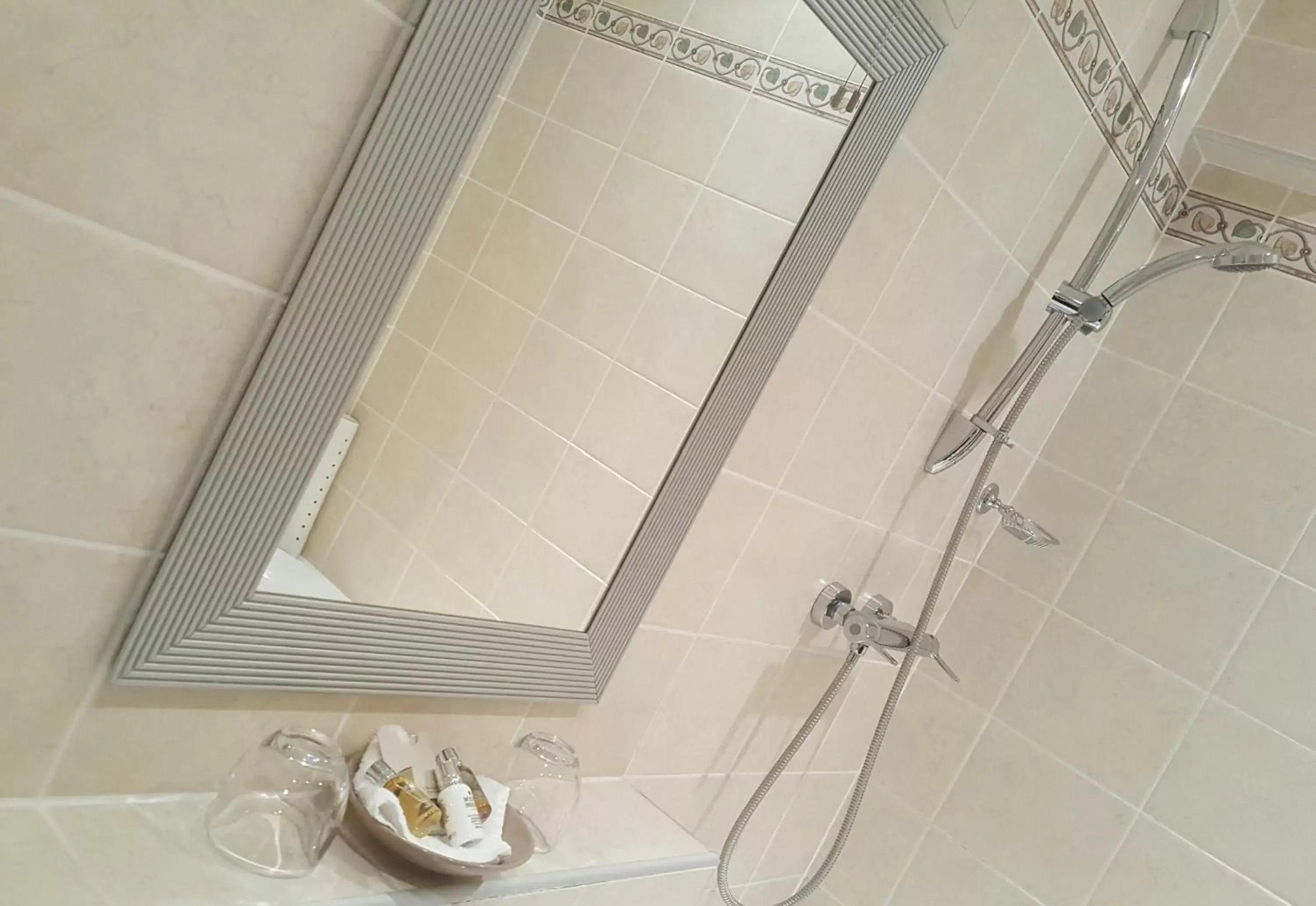 Shower, Bathroom in Three Ways House Hotel