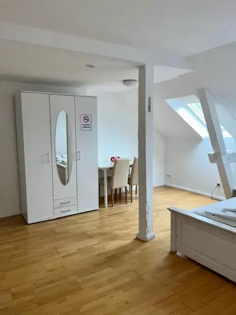 wardrobe, Bathroom in Hotel Lübecker Hof