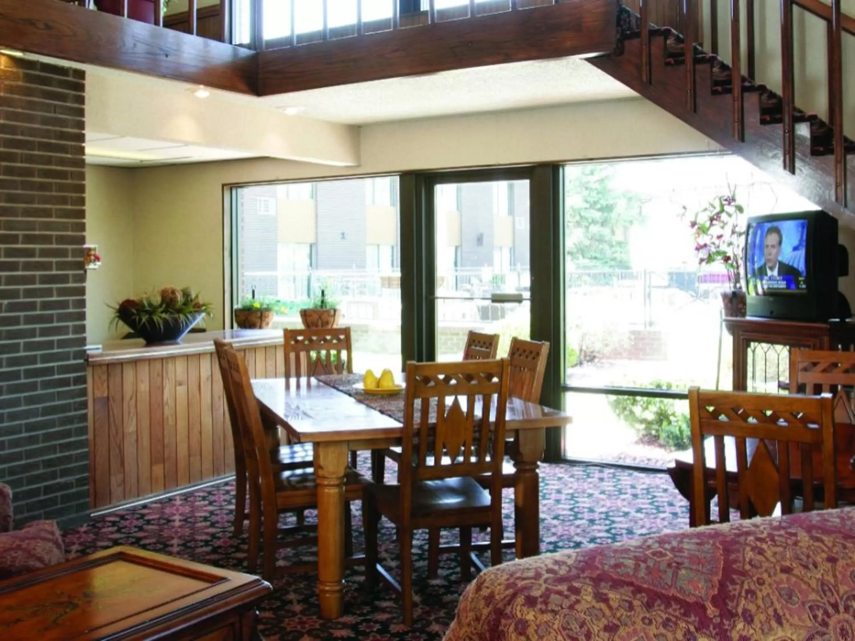 Lobby or reception, Restaurant/Places to Eat in The Foothills Inn