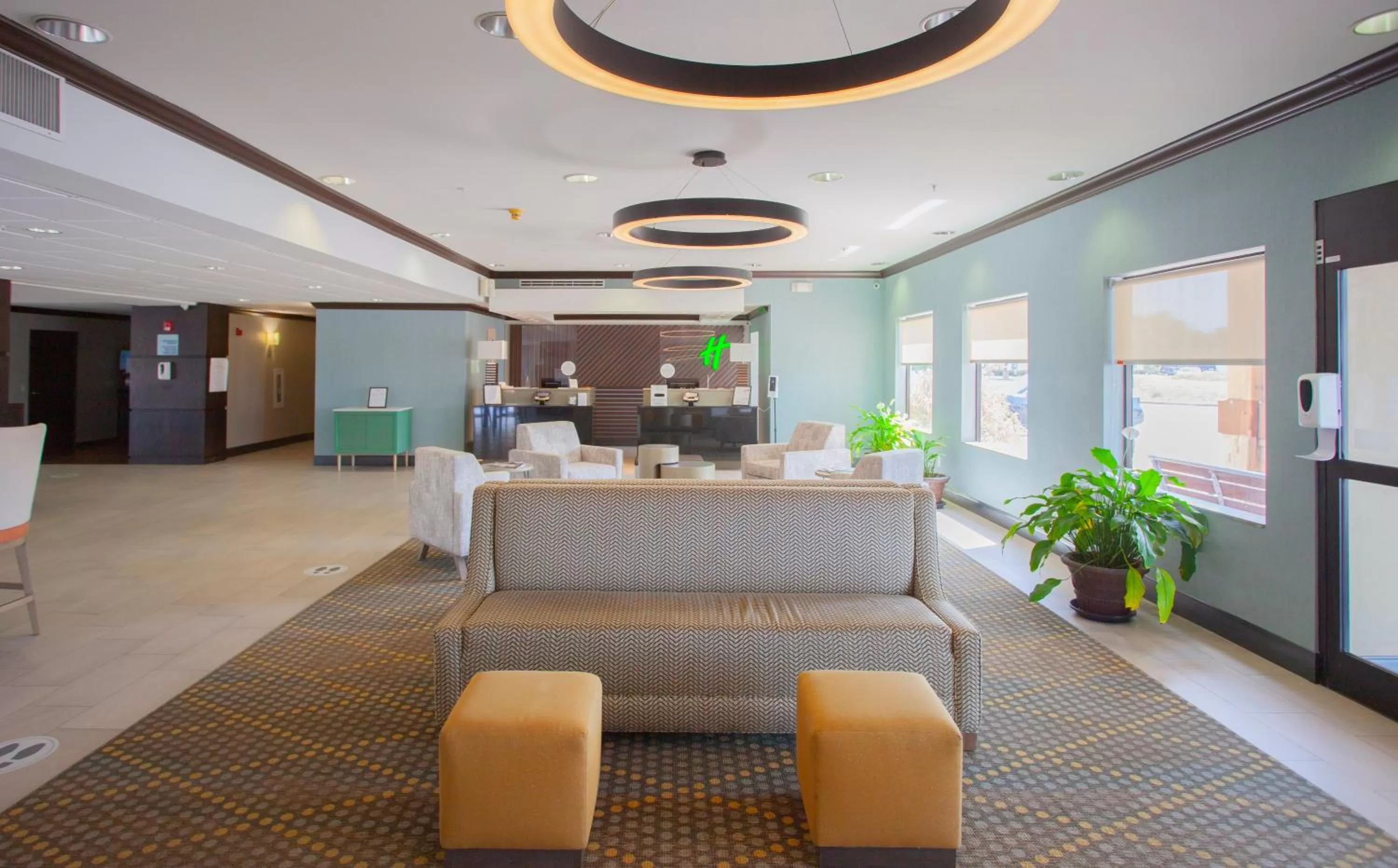 Lobby or reception in Holiday Inn & Suites Spring - The Woodlands
