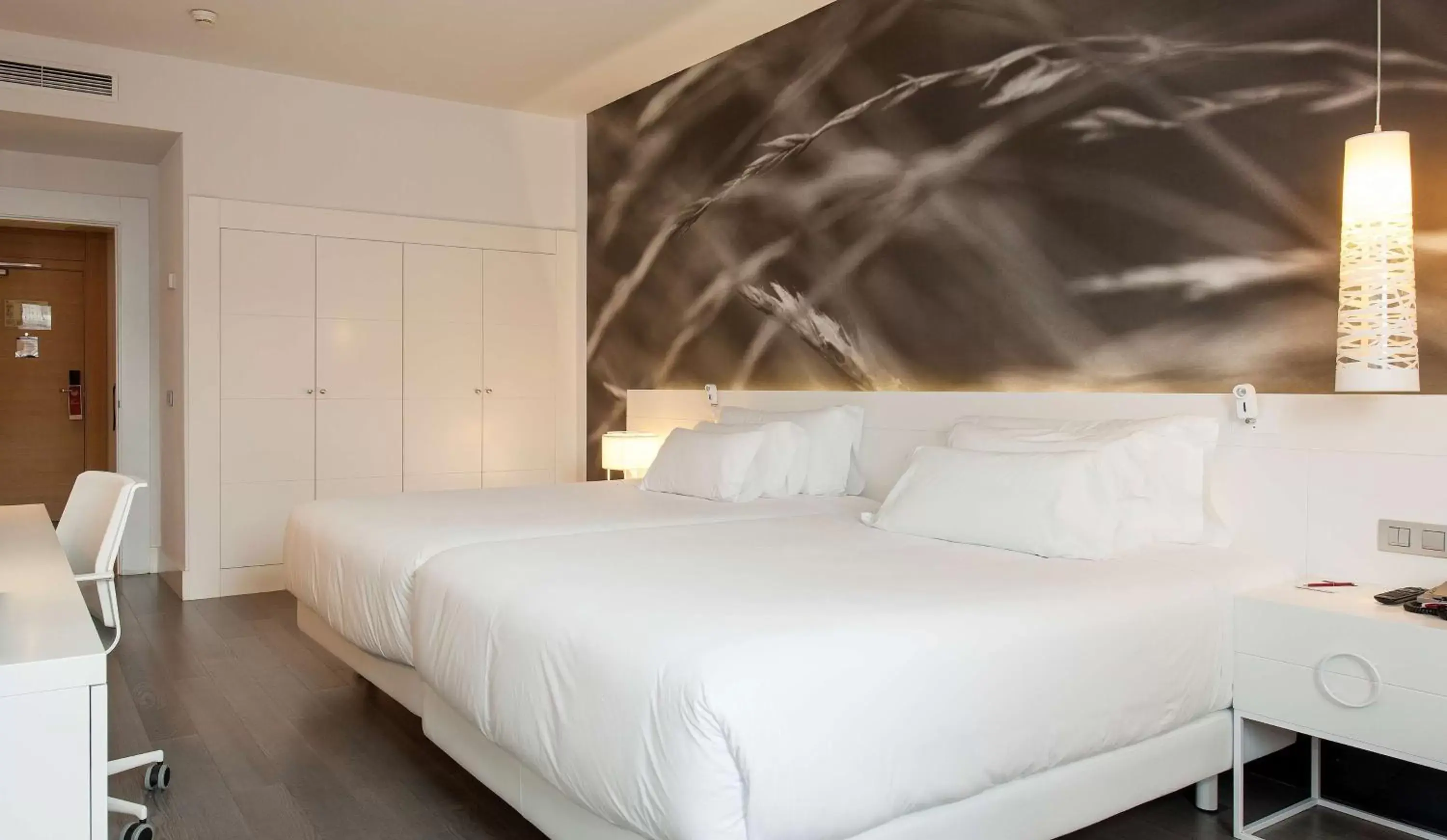 Photo of the whole room, Bed in NH Collection Villa de Bilbao