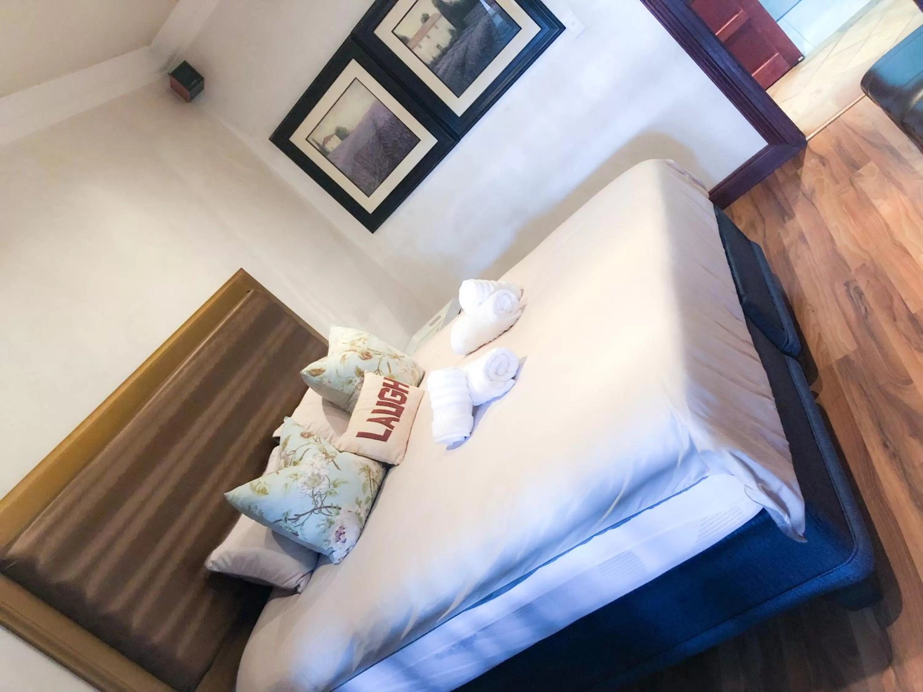 Bed in Spacube Luxury Suites and Spa