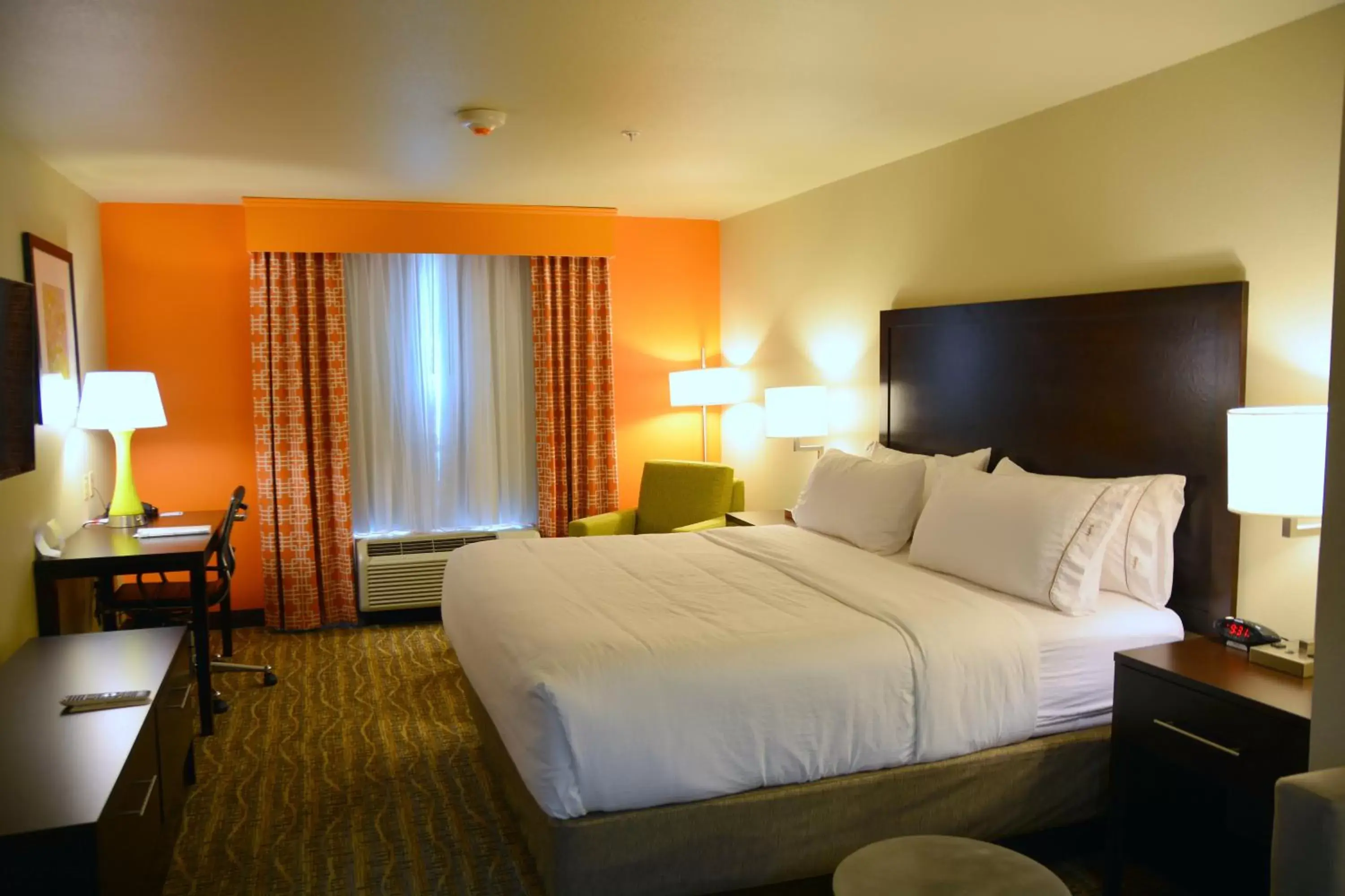Bedroom, Bed in Holiday Inn Express Tomball, an IHG Hotel