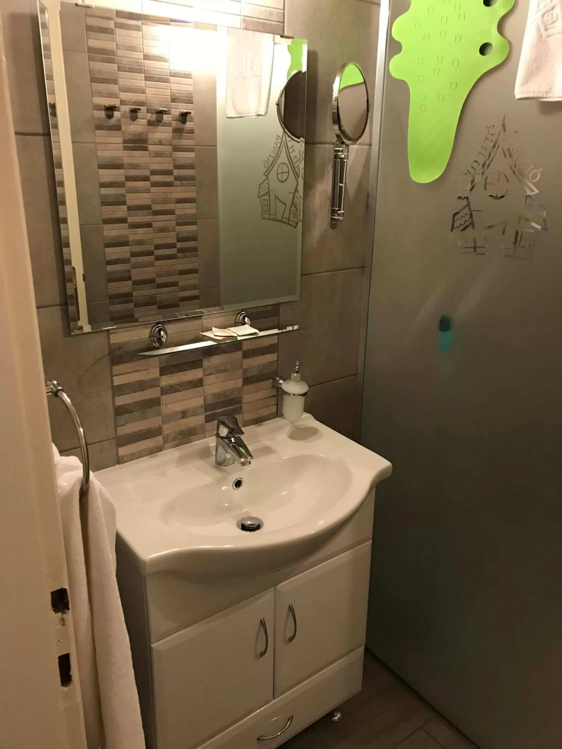 Bathroom in Zöldtető Panzió