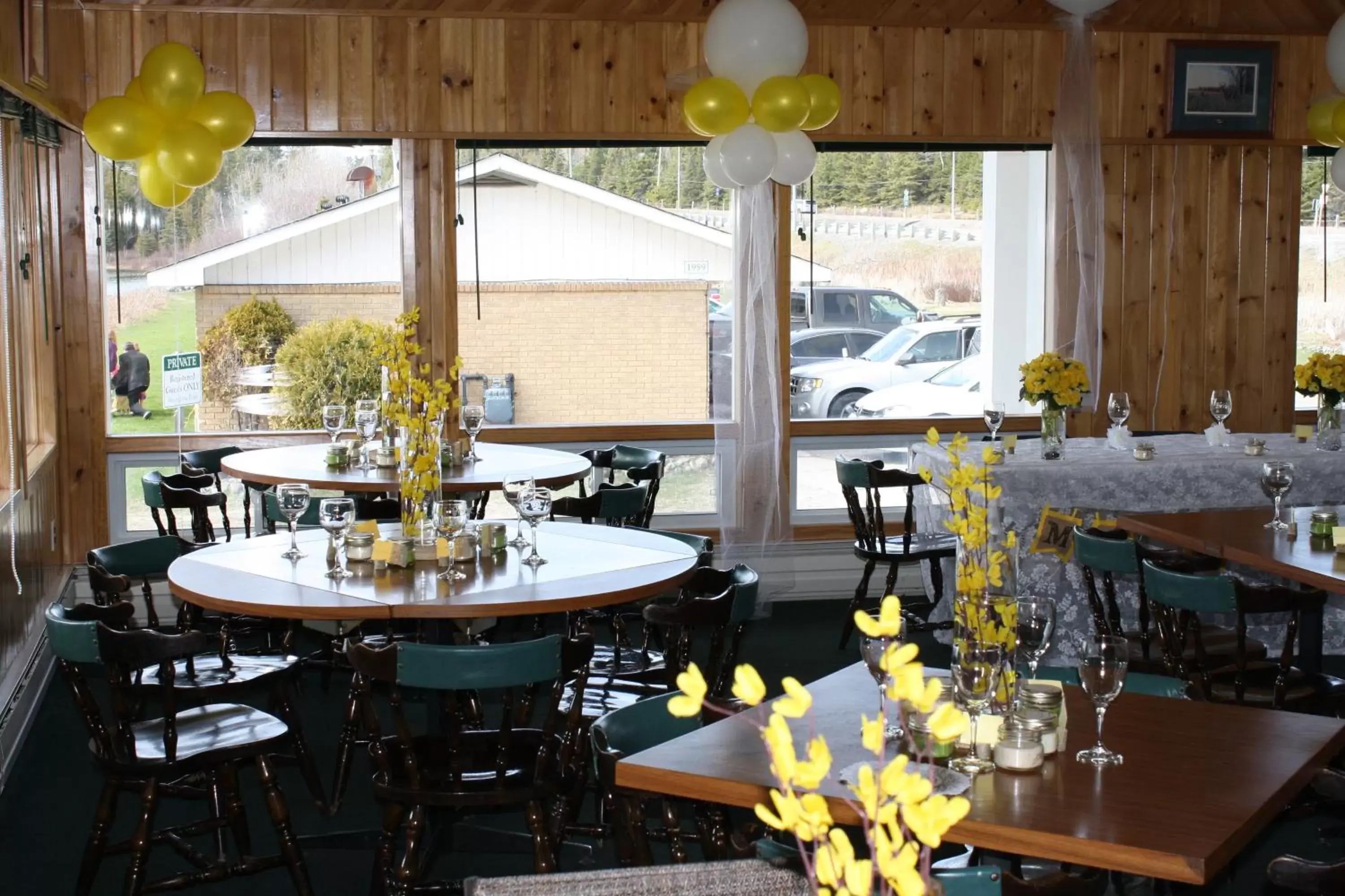 Banquet/Function facilities, Restaurant/Places to Eat in Carolyn Beach Inn