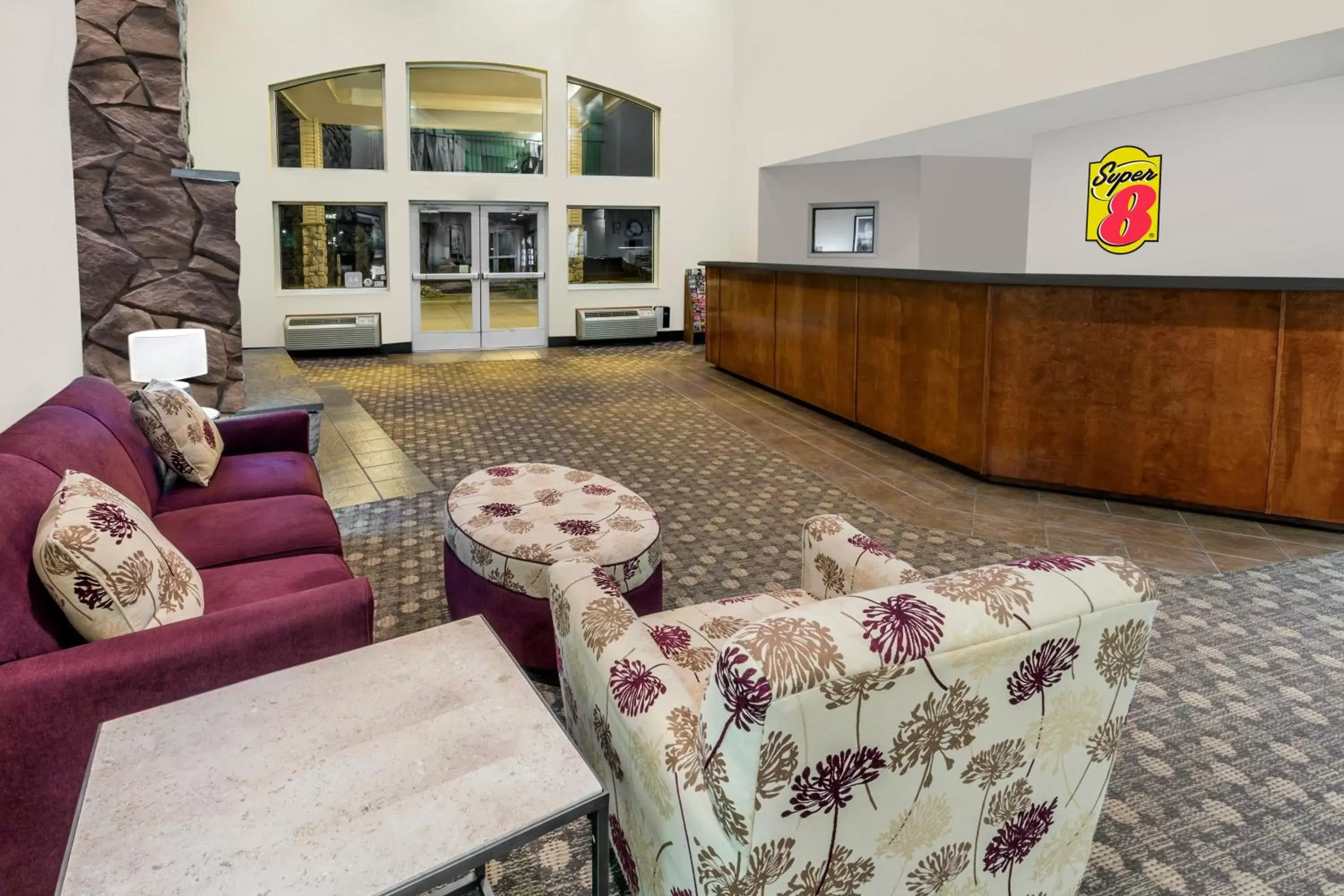 Lobby or reception, Seating Area in Super 8 by Wyndham Central Pt Medford