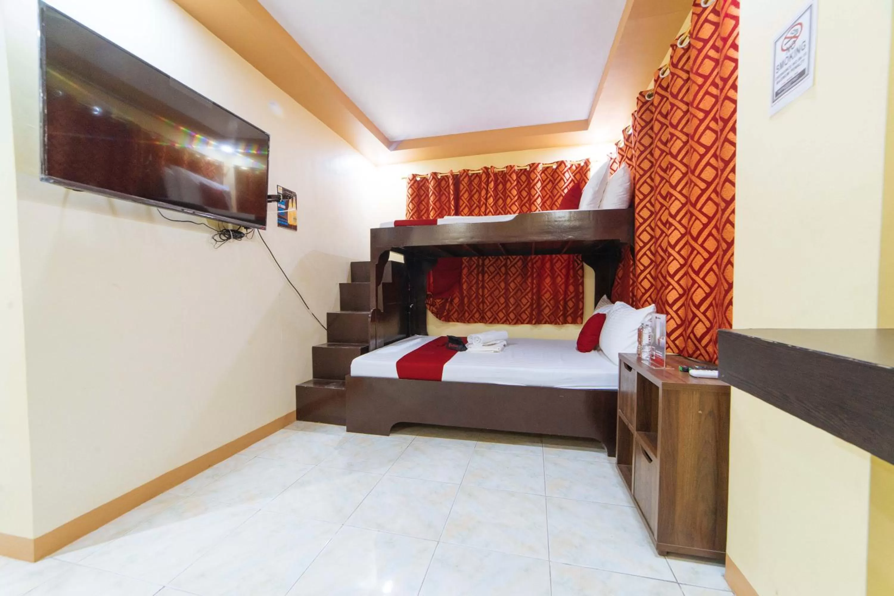 TV and multimedia, Bed in RedDoorz near Notre Dame of Dadiangas University