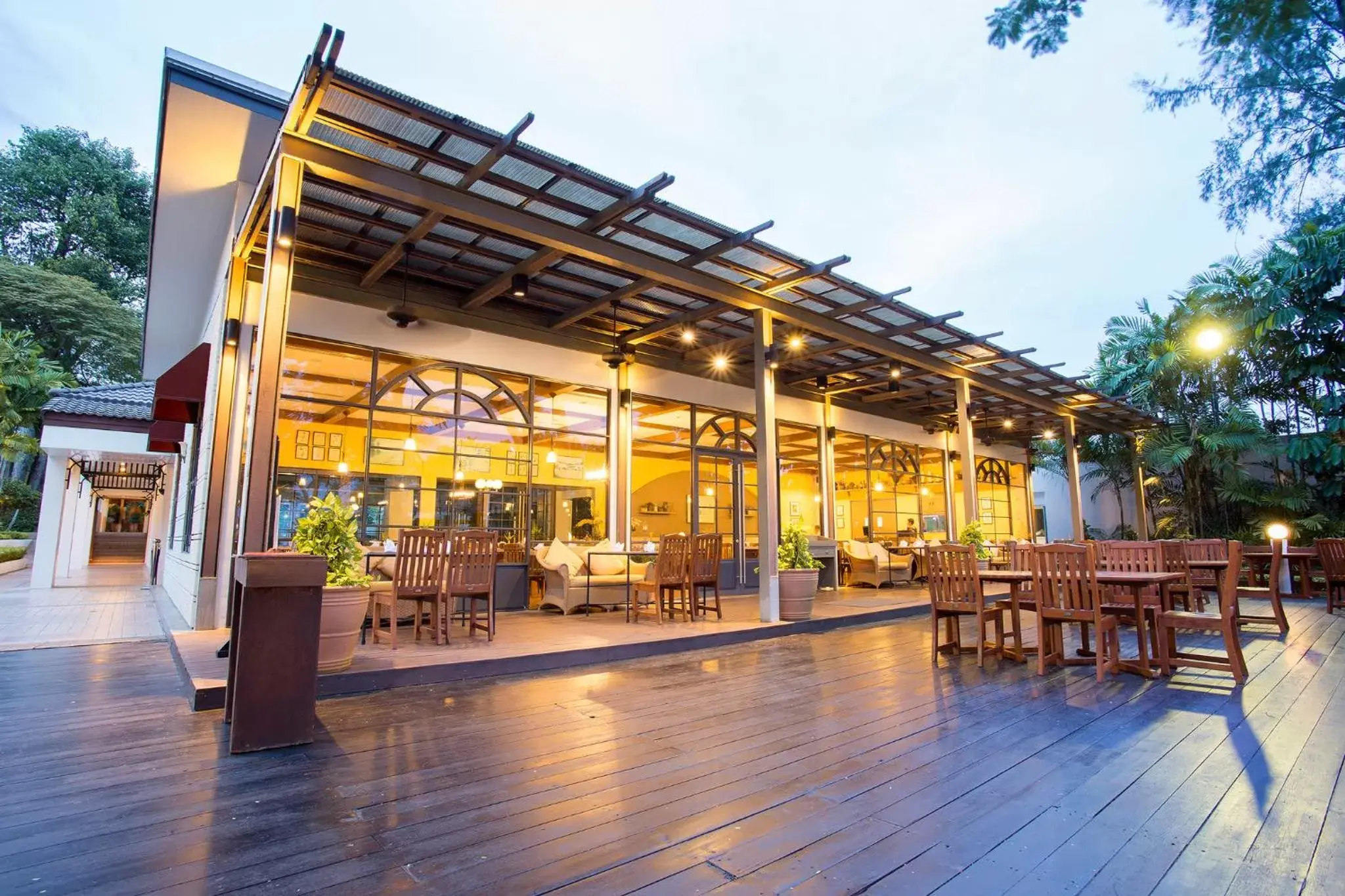 Restaurant/places to eat in Novotel Rayong Rim Pae Resort