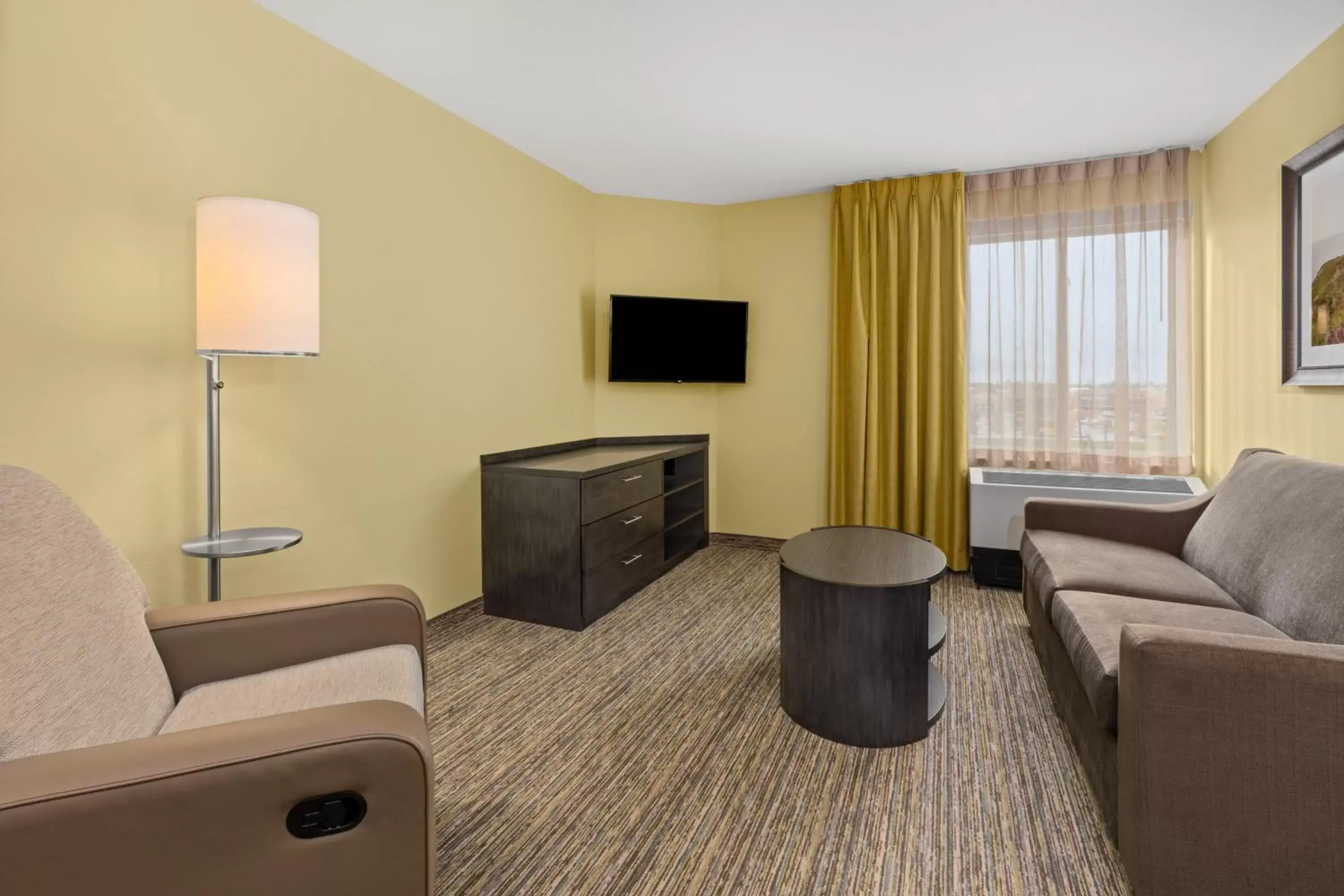 Bedroom, Seating Area in Candlewood Suites - Fairbanks, an IHG Hotel