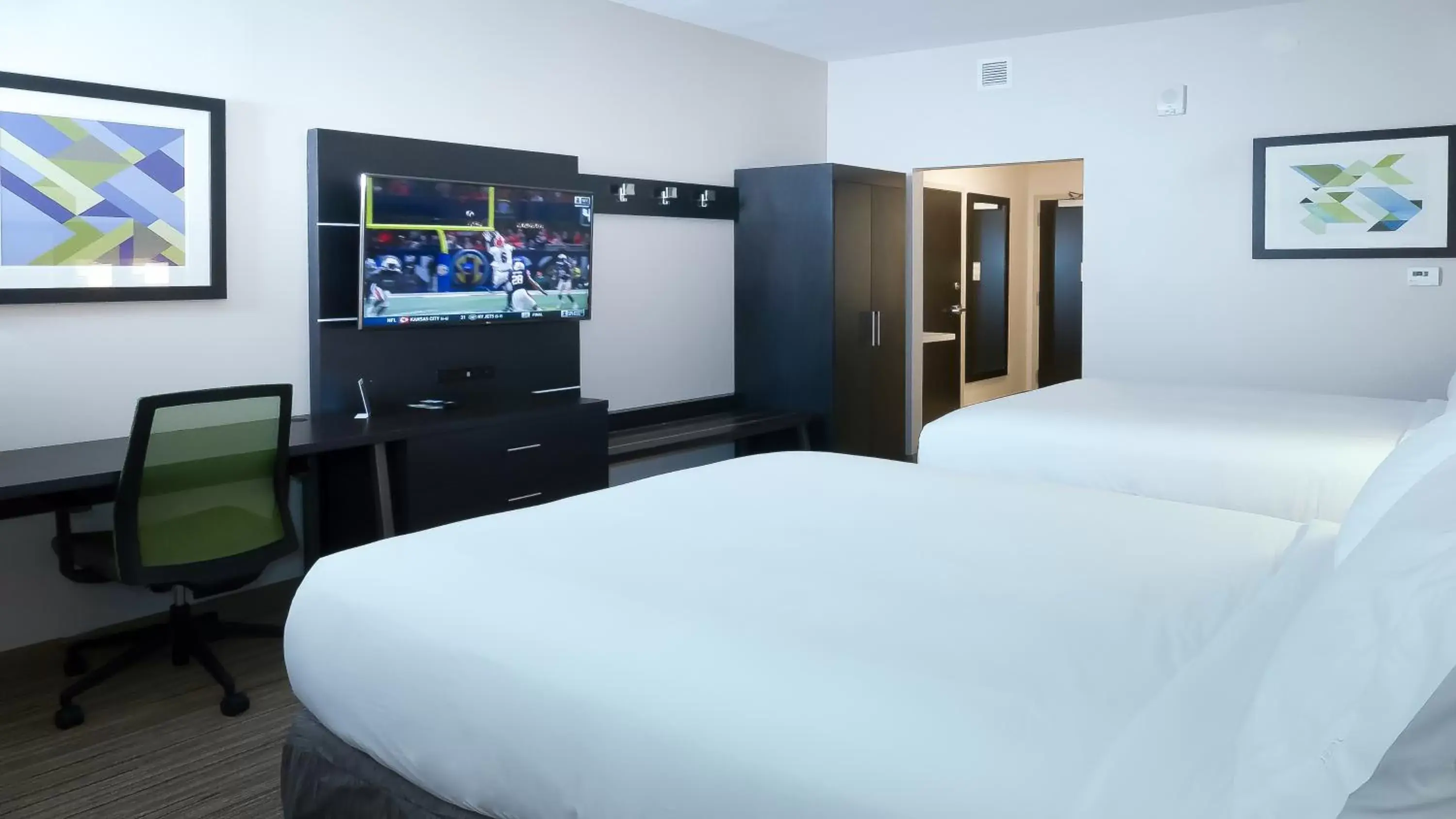 Bed in Holiday Inn Express & Suites - Tampa East - Ybor City, an IHG Hotel