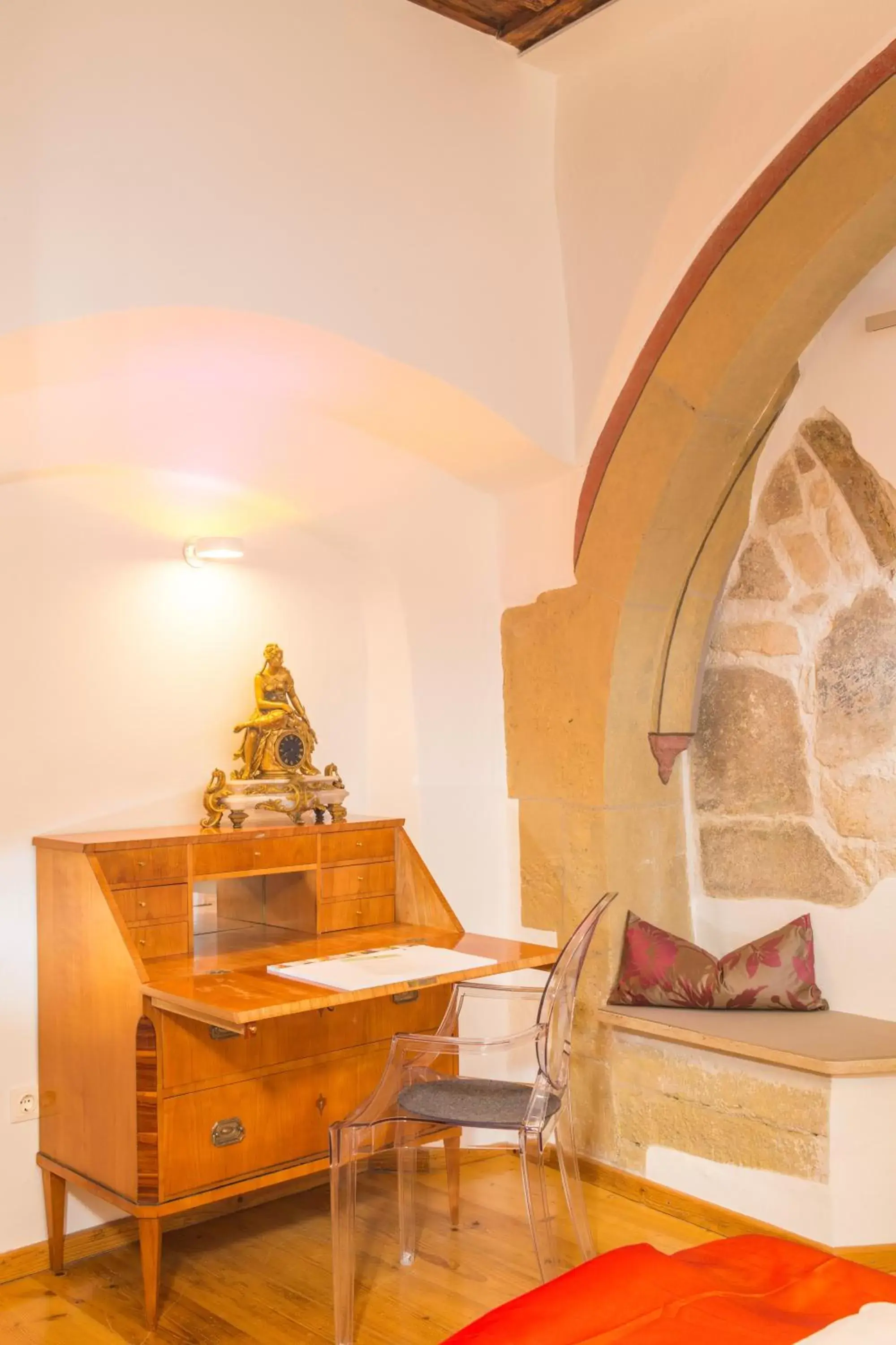 Photo of the whole room, Seating Area in Hotel Münchner Hof und Blauer Turm