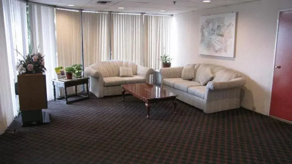 Lobby or reception, Seating Area in Nisei Inn