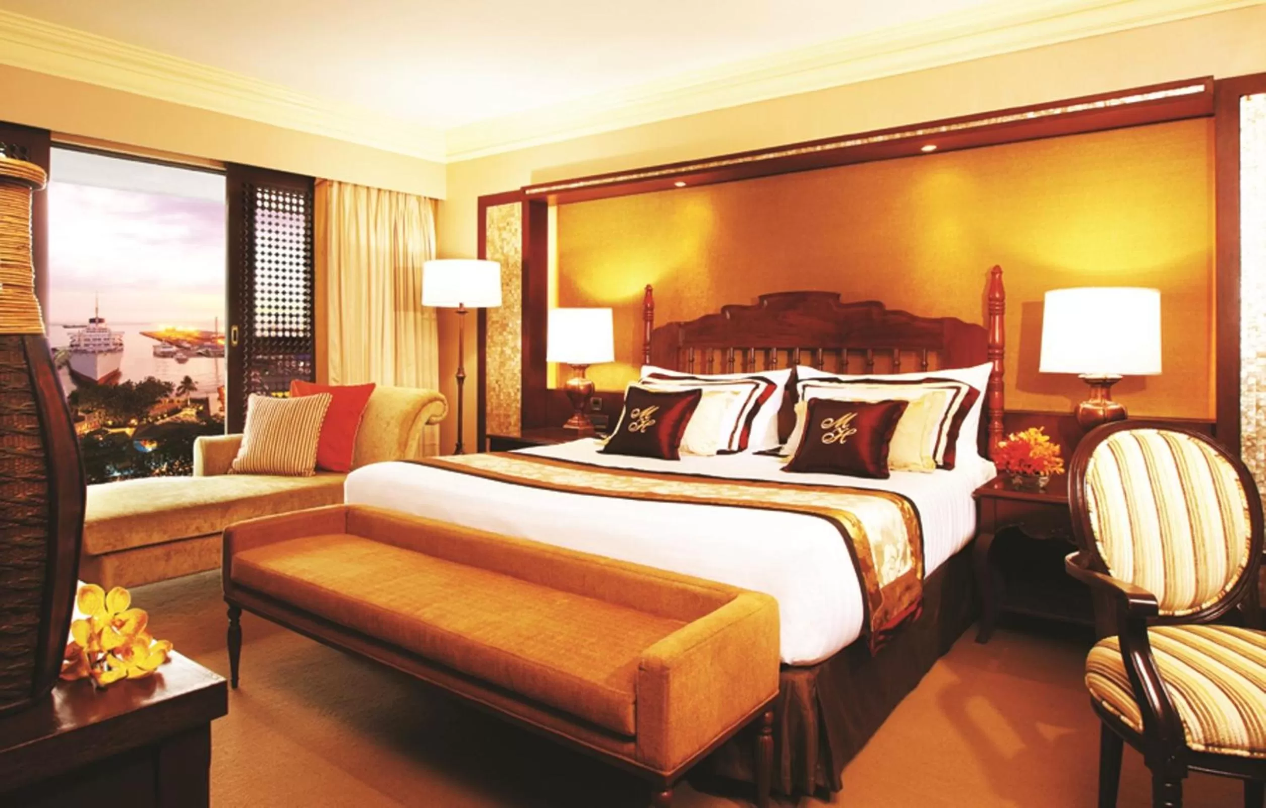 Bed in The Manila Hotel