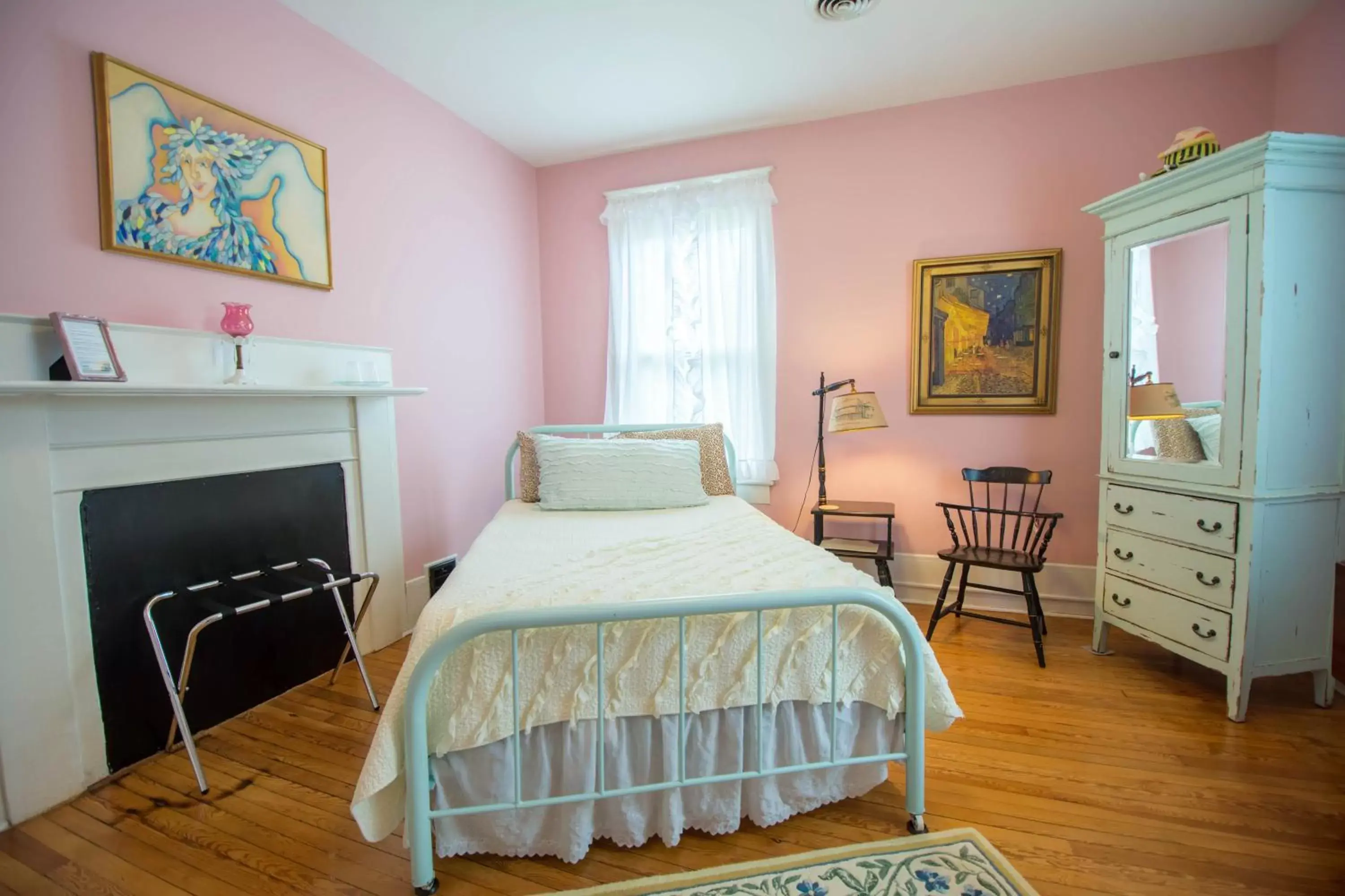 Bed in The Dailey Renewal Retreat B & B Bed in The Dailey Renewal Retreat B & B