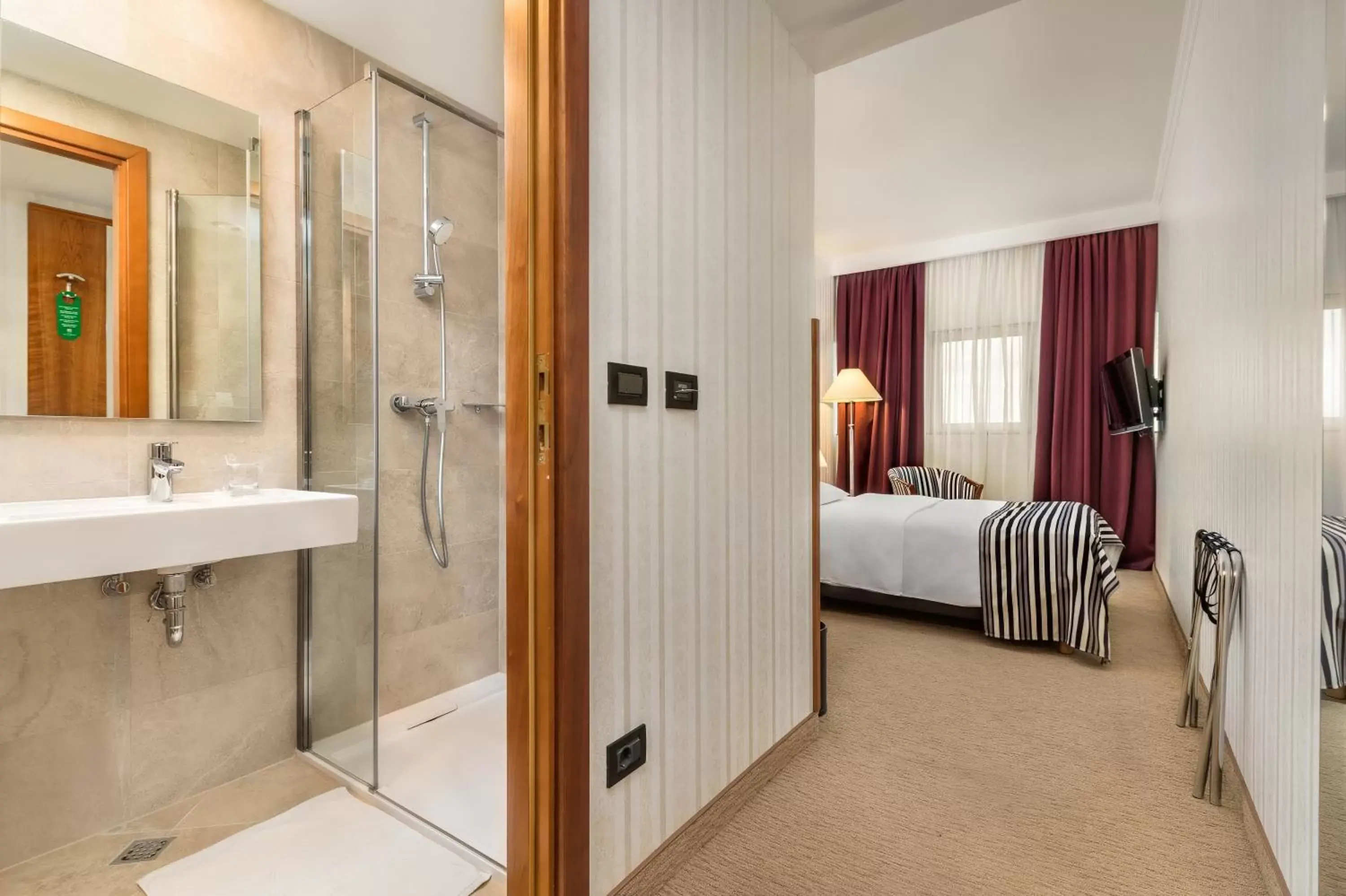 Bedroom, Bathroom in Hotel Dubrovnik