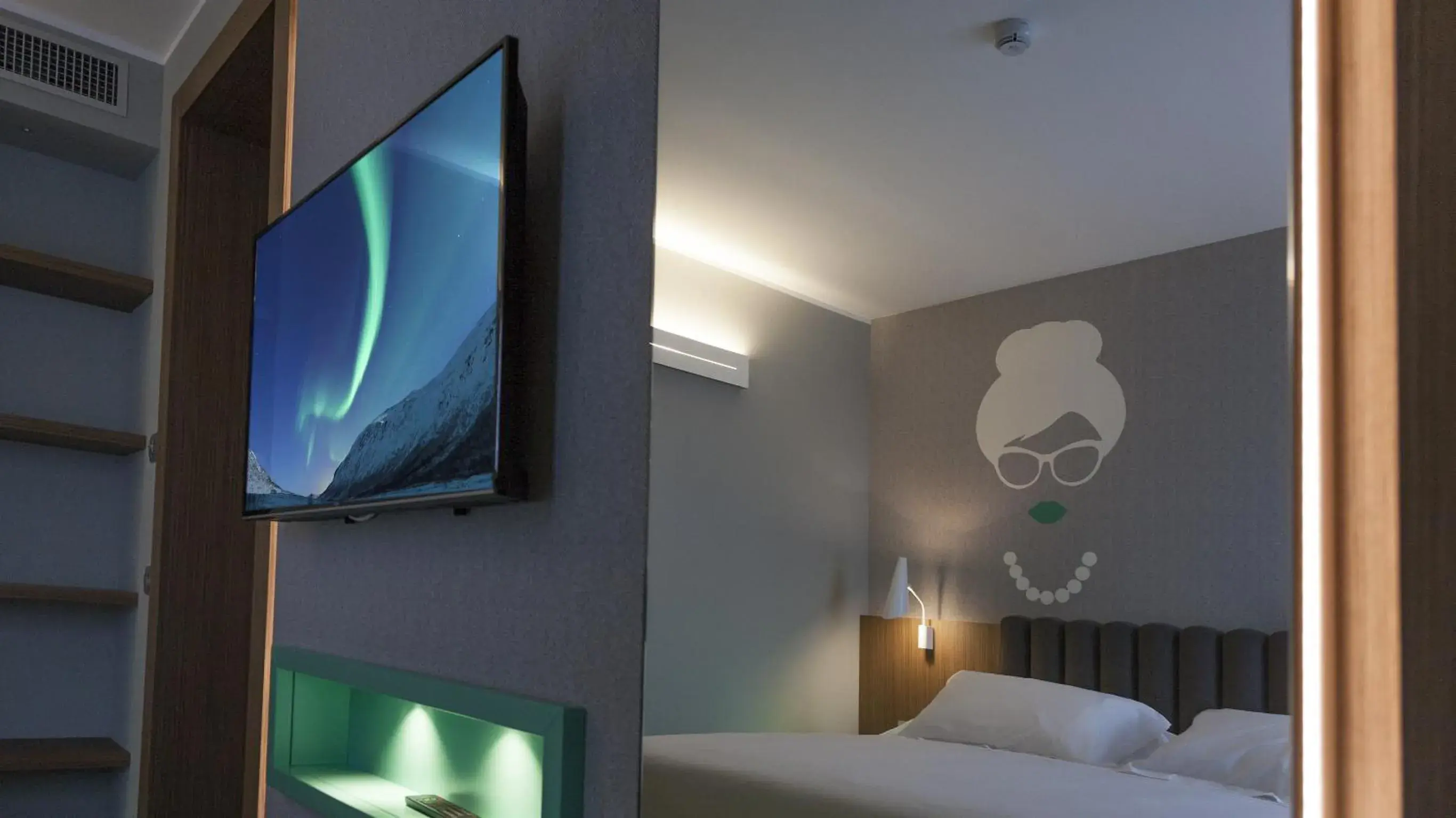 TV and multimedia, Bed in G Hotel Pescara